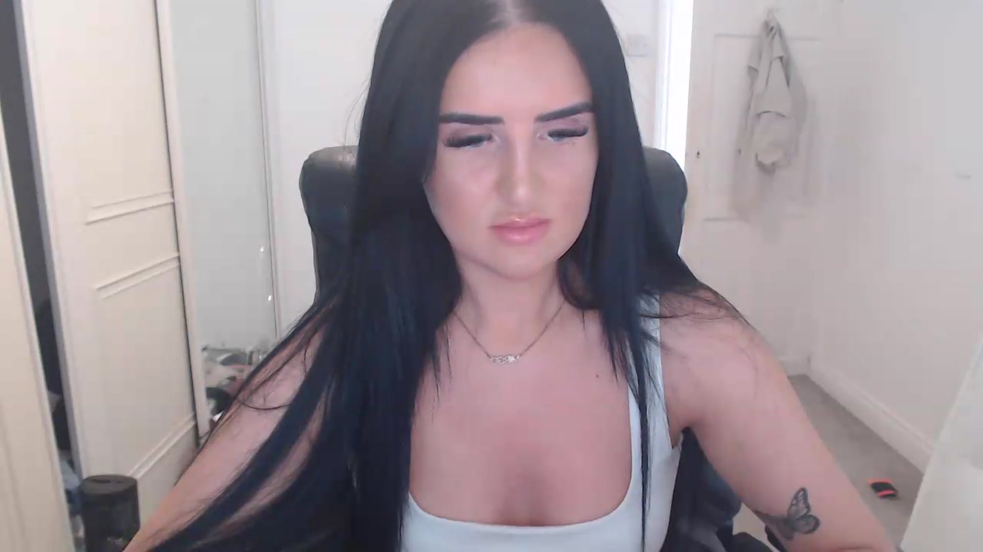 Gallery image thumbnail from Crystal_MFC's myfreecams stream on, 06/29/2026, 13:40 image 16 of 20
