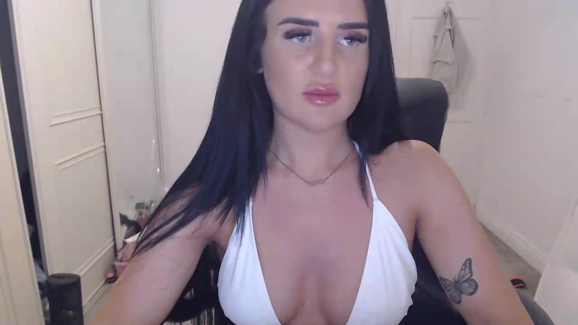 Gallery image thumbnail from Crystal_MFC's myfreecams stream on, 06/29/2026, 20:01 image 2 of 20