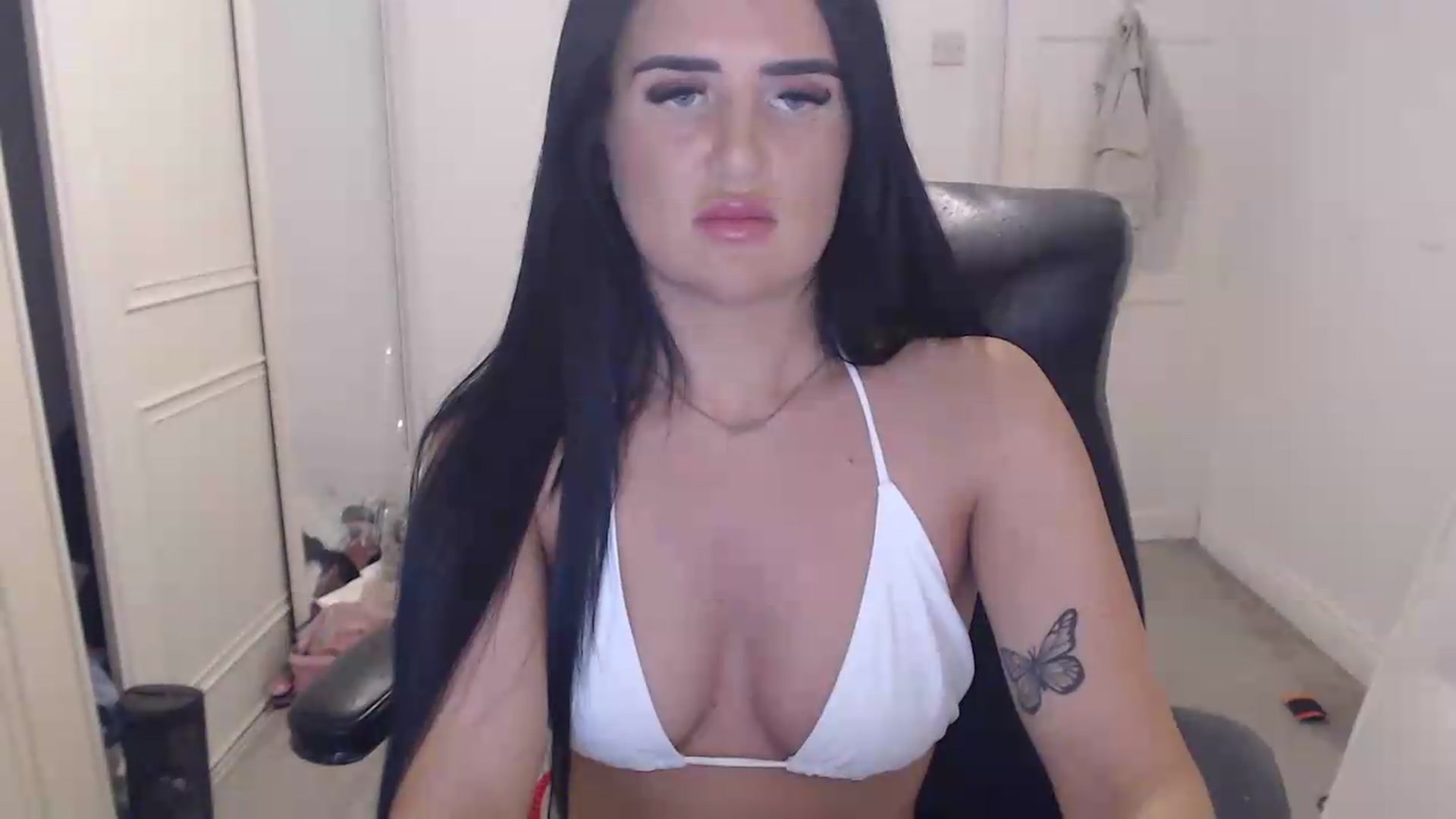 Gallery image thumbnail from Crystal_MFC's myfreecams stream on, 06/29/2026, 20:01 image 18 of 20
