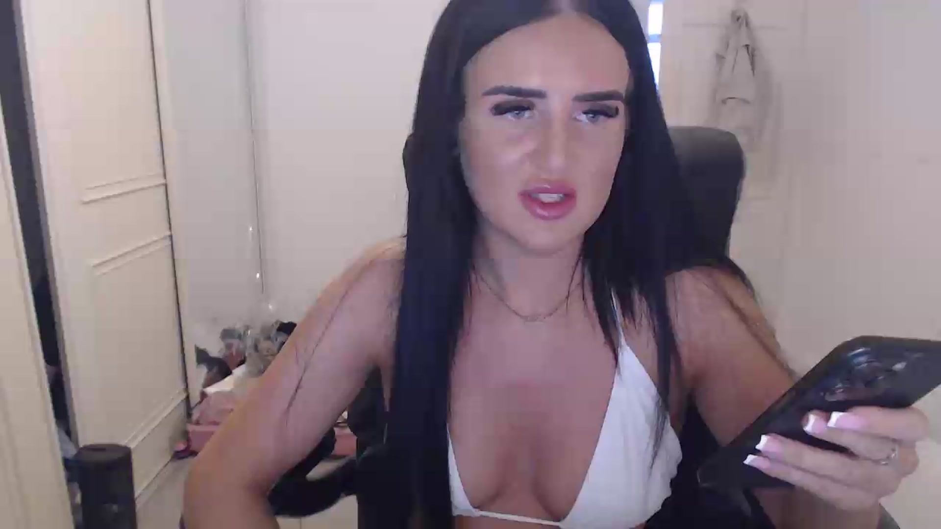 Gallery image thumbnail from Crystal_MFC's myfreecams stream on, 06/29/2026, 20:01 image 8 of 20