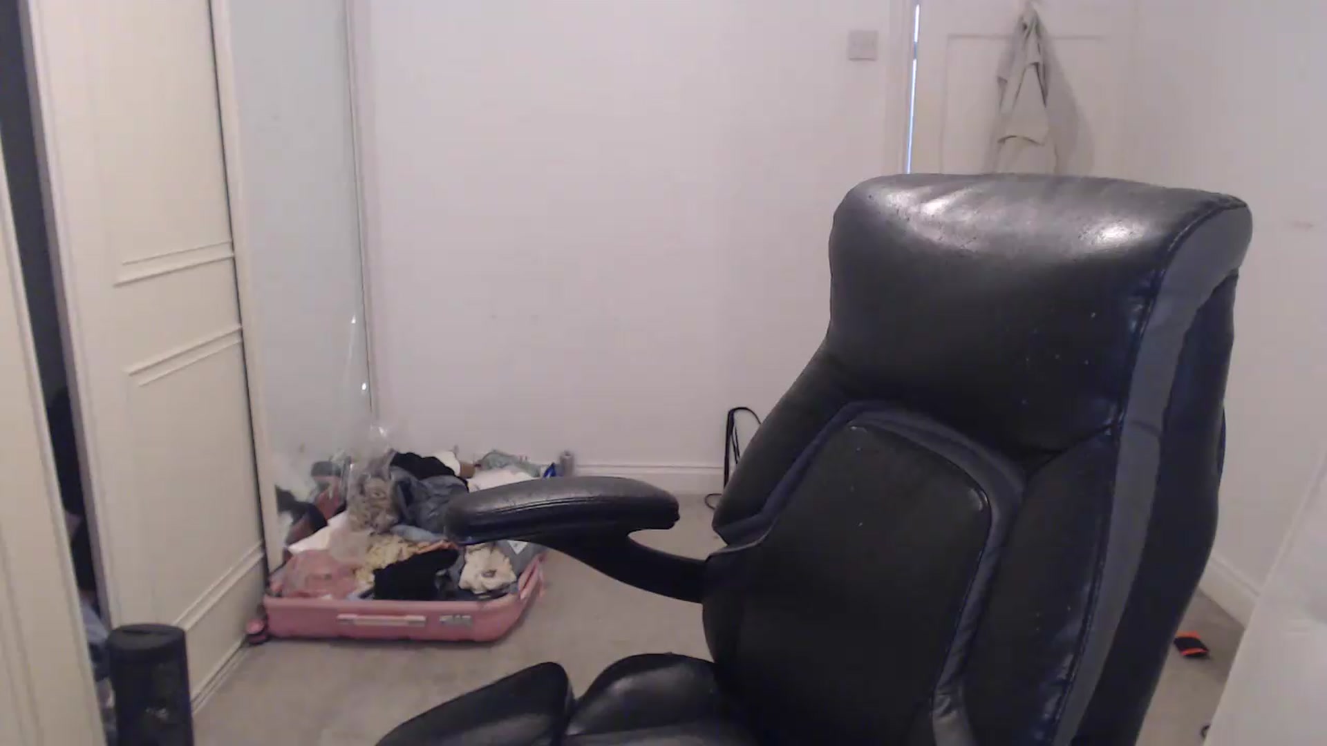 Gallery image thumbnail from Crystal_MFC's myfreecams stream on, 06/29/2026, 20:01 image 17 of 20