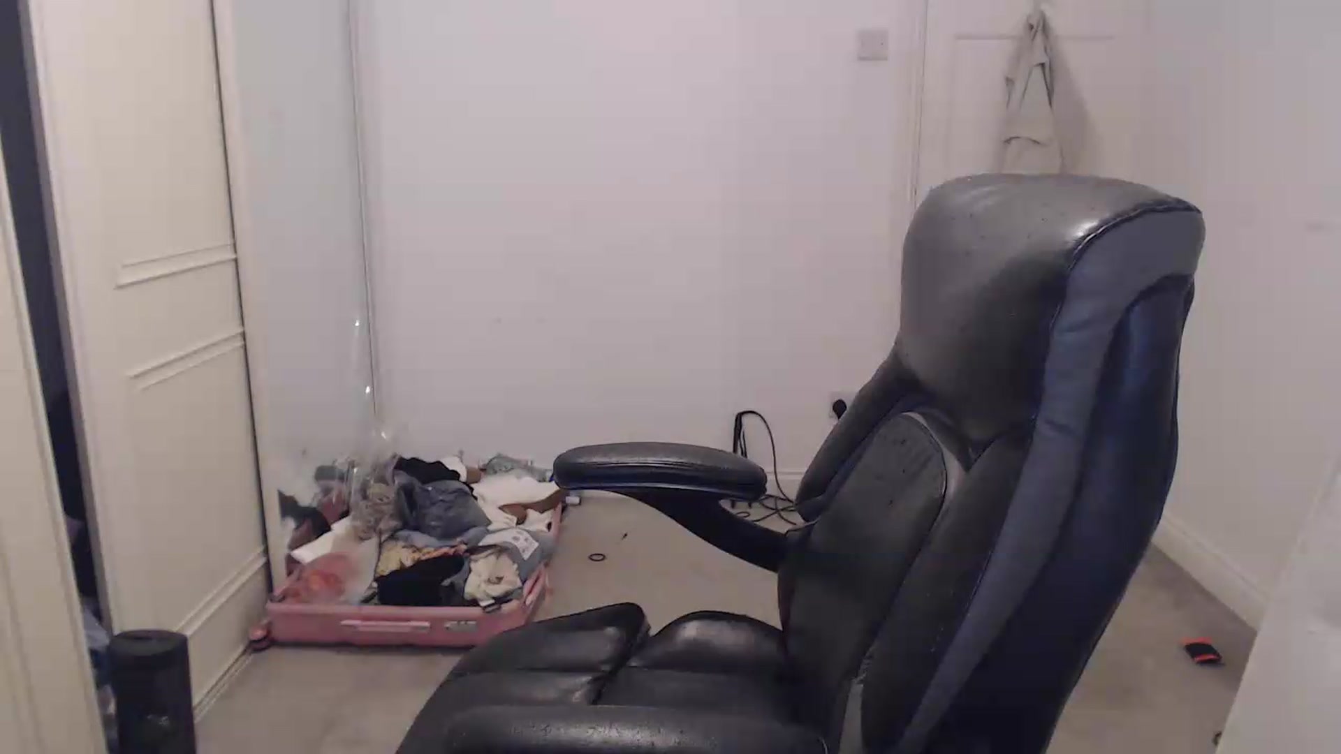Gallery image thumbnail from Crystal_MFC's myfreecams stream on, 06/29/2026, 20:40 image 6 of 20