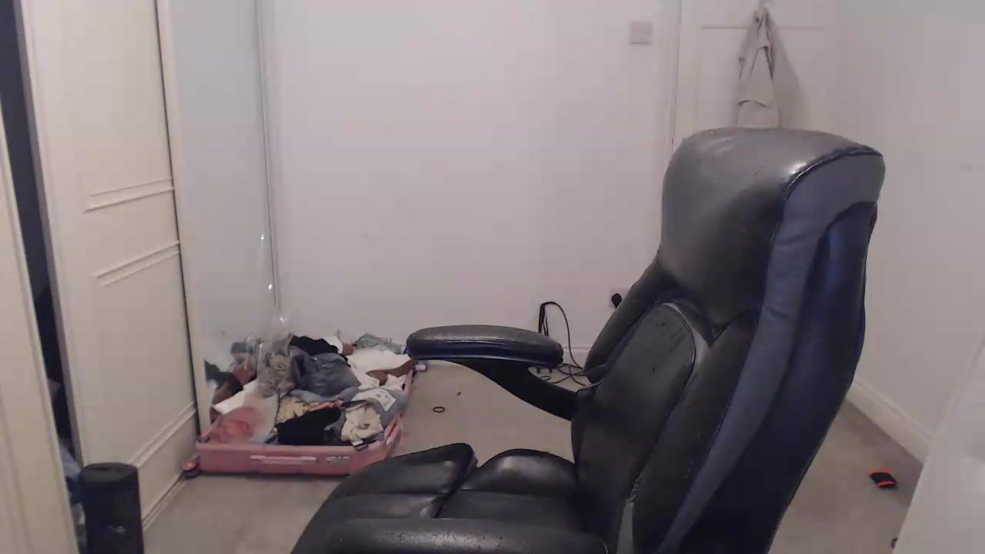 Gallery image thumbnail from Crystal_MFC's myfreecams stream on, 06/29/2026, 20:40 image 5 of 20