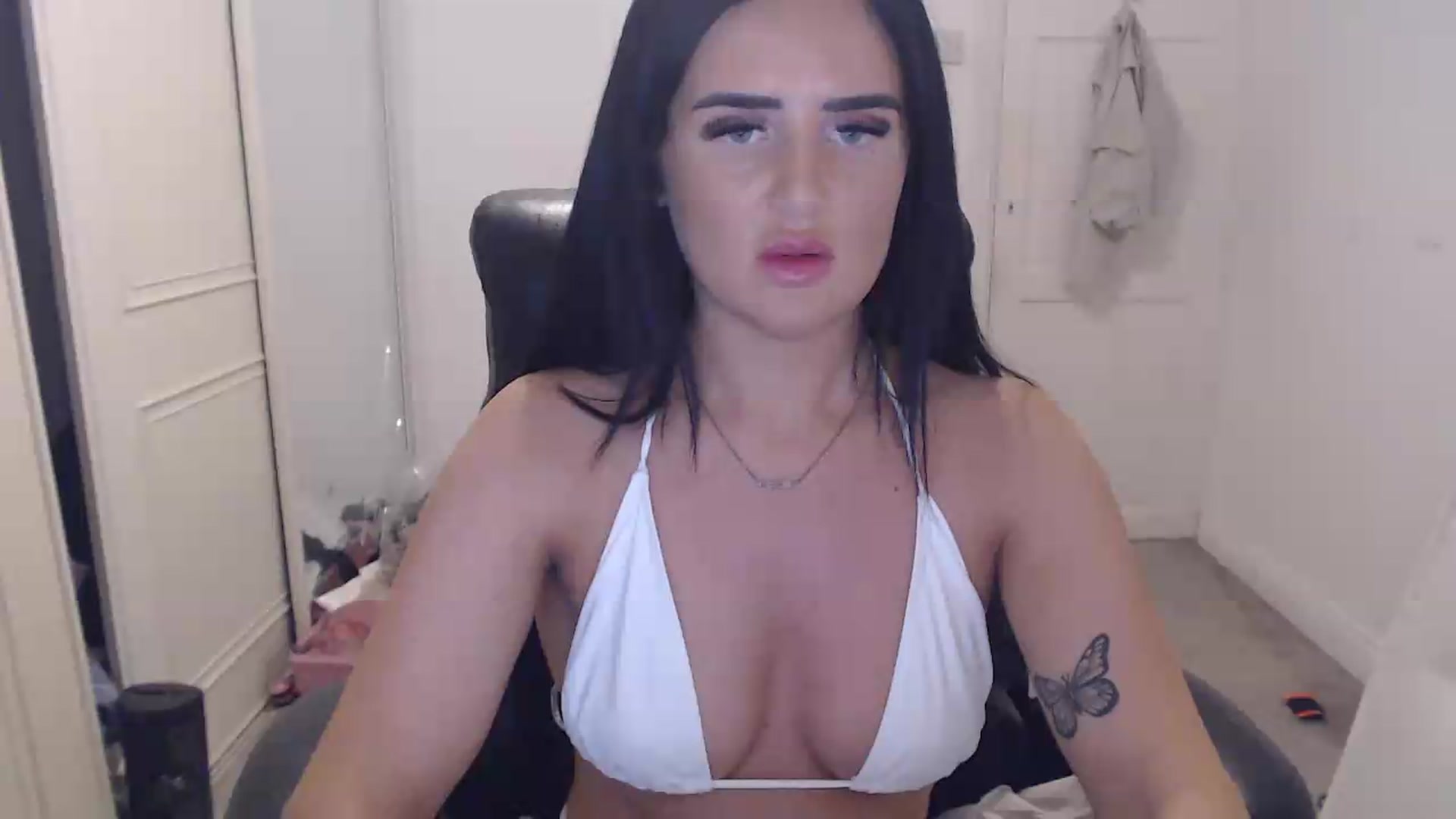 Gallery image thumbnail from Crystal_MFC's myfreecams stream on, 06/29/2026, 20:40 image 11 of 20