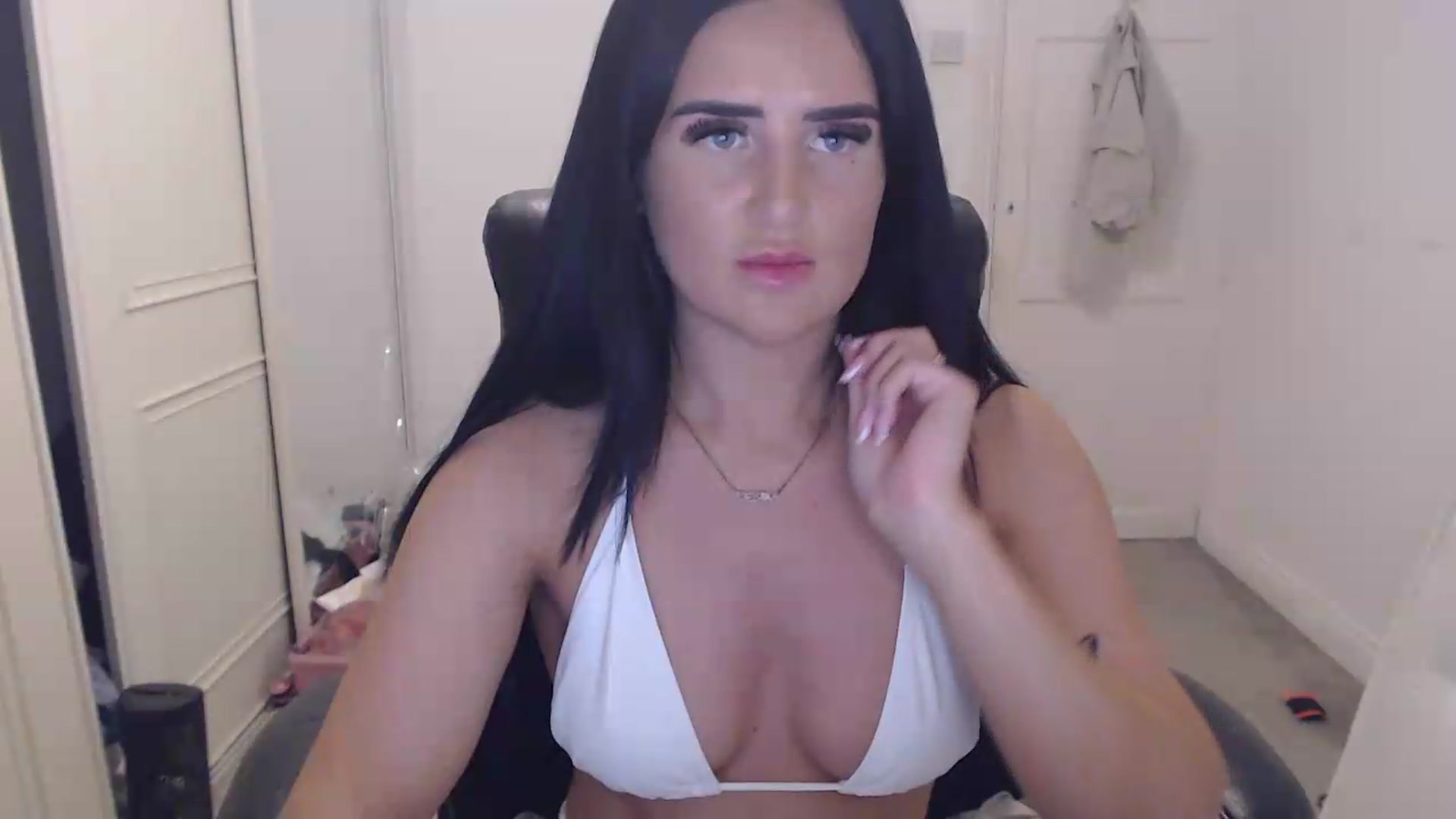 Gallery image thumbnail from Crystal_MFC's myfreecams stream on, 06/29/2026, 20:40 image 15 of 20
