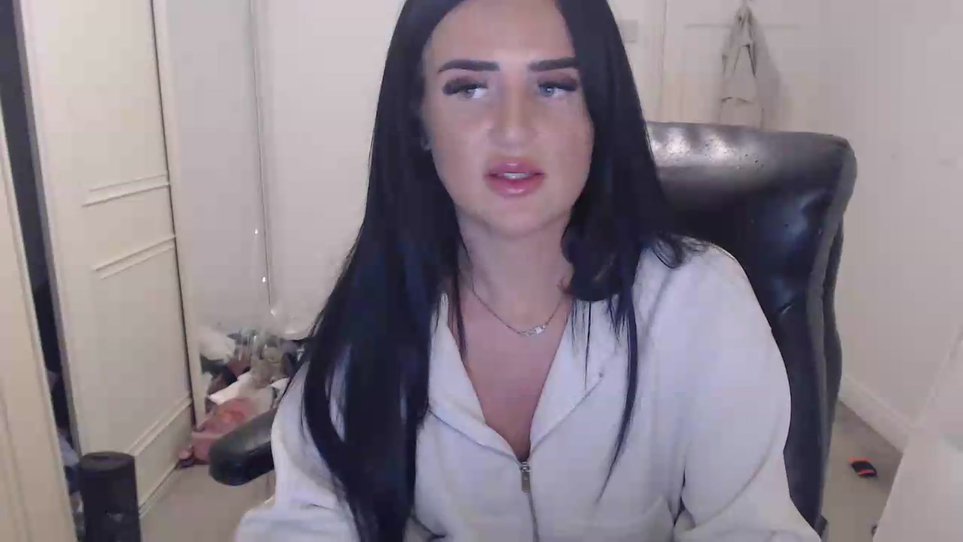 Gallery image thumbnail from Crystal_MFC's myfreecams stream on, 06/29/2026, 21:35 image 5 of 20