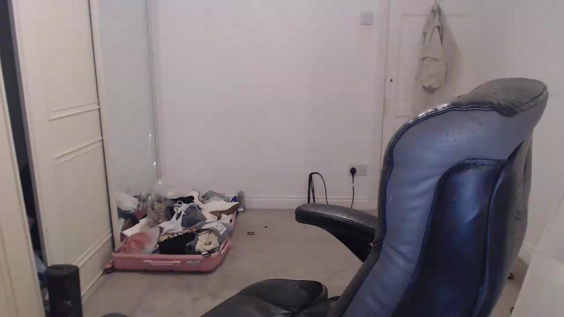 Gallery image thumbnail from Crystal_MFC's myfreecams stream on, 06/29/2026, 21:35 image 2 of 20