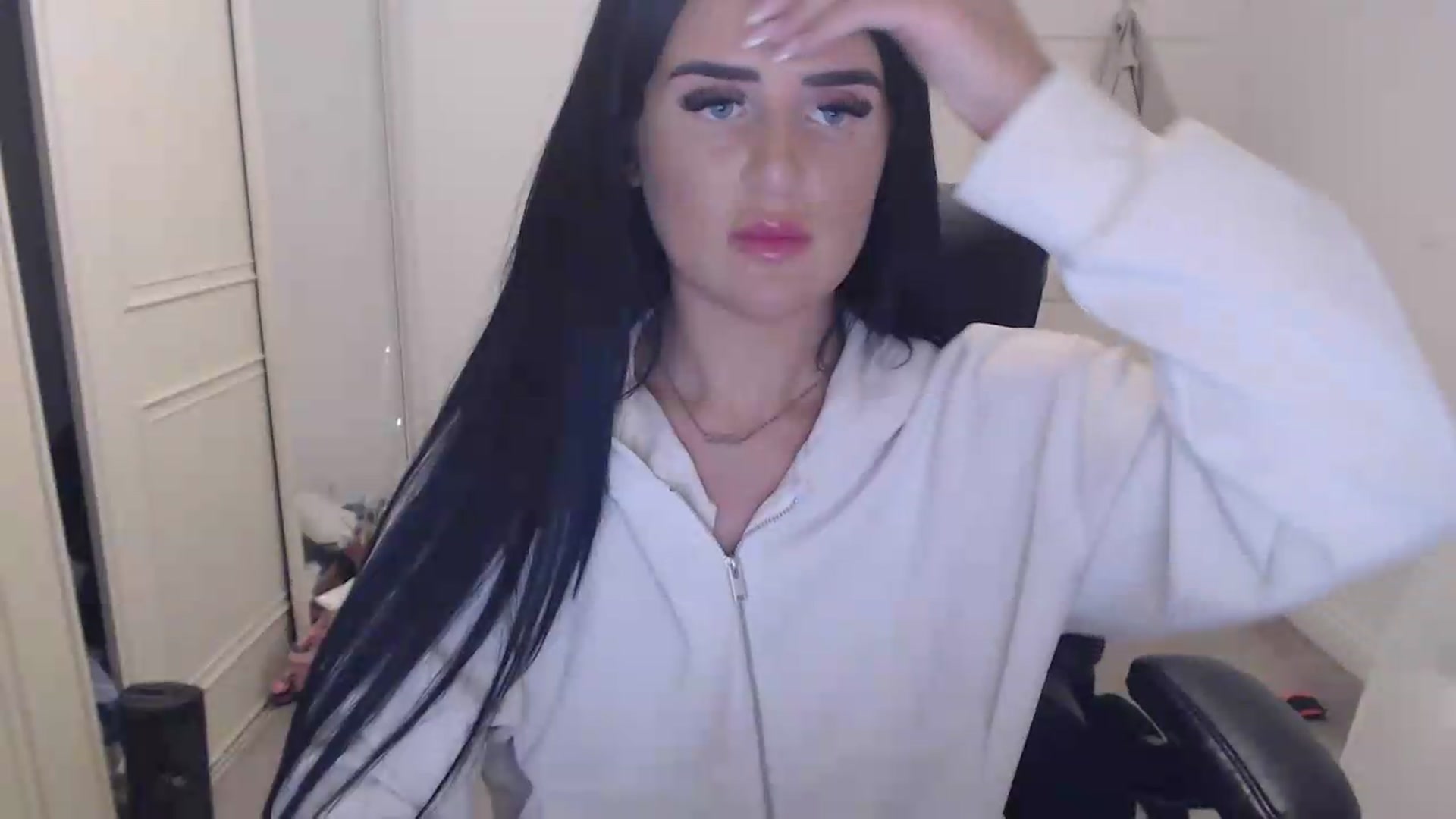 Gallery image thumbnail from Crystal_MFC's myfreecams stream on, 06/29/2026, 21:35 image 20 of 20
