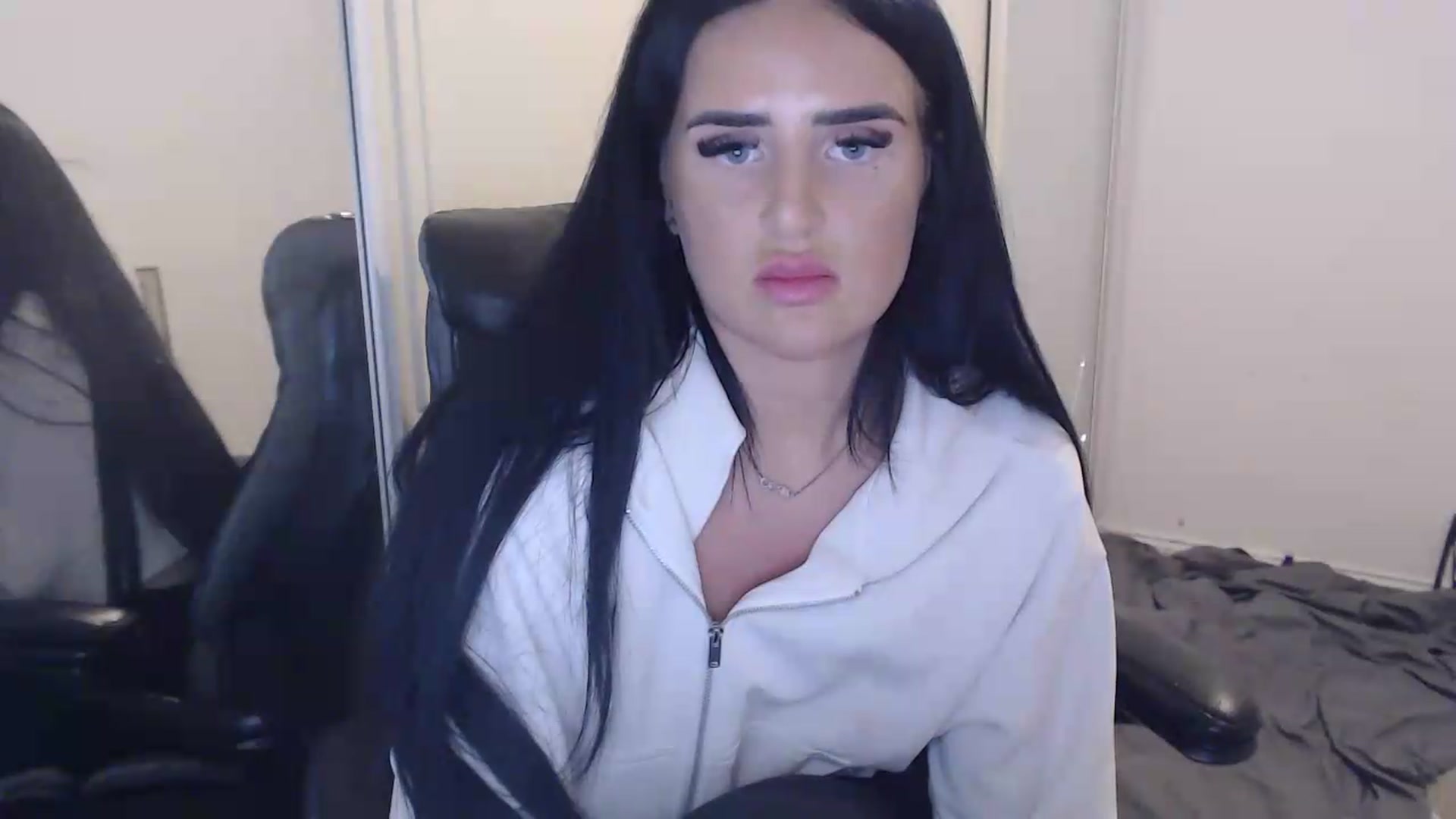 Gallery image thumbnail from Crystal_MFC's myfreecams stream on, 07/01/2026, 22:01 image 19 of 20