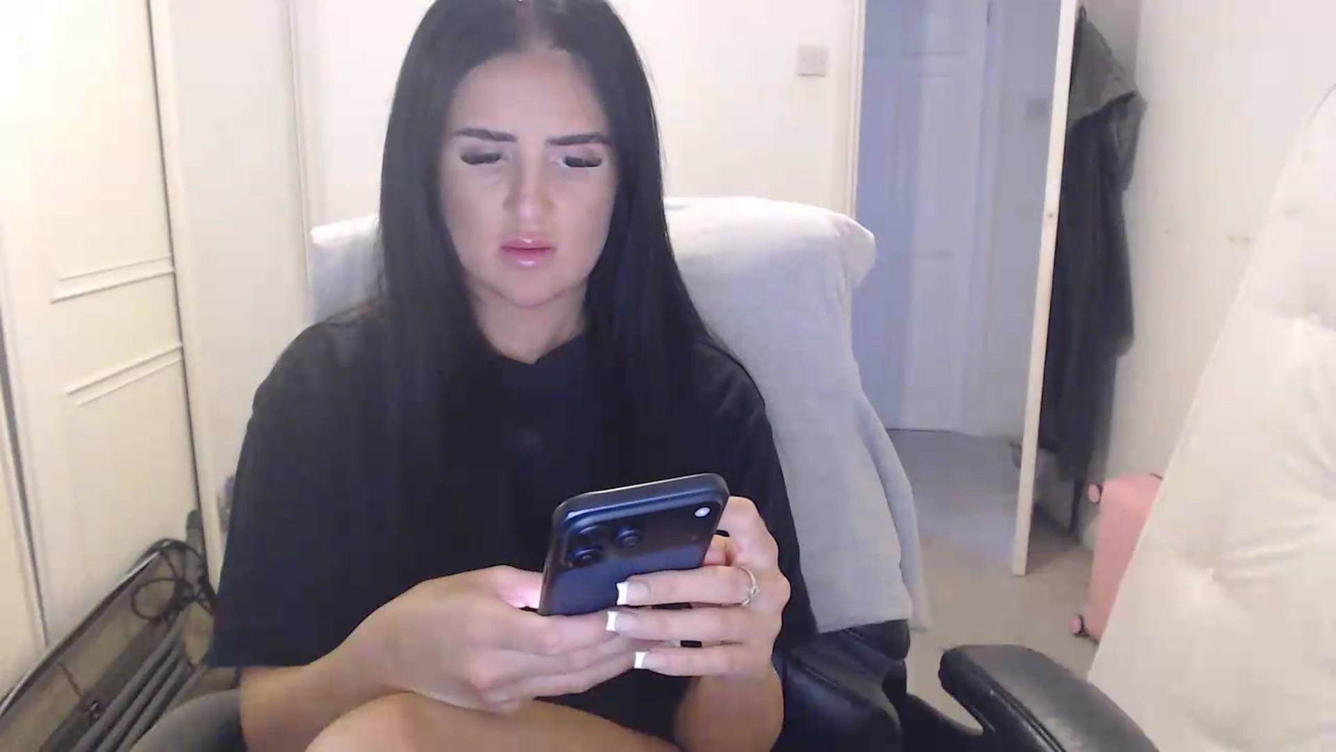 Gallery image thumbnail from Crystal_MFC's myfreecams stream on, 07/16/2026, 19:57 image 17 of 20