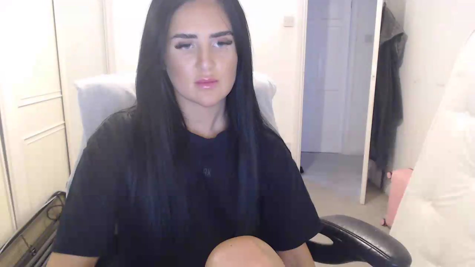 Gallery image thumbnail from Crystal_MFC's myfreecams stream on, 07/16/2026, 19:57 image 19 of 20