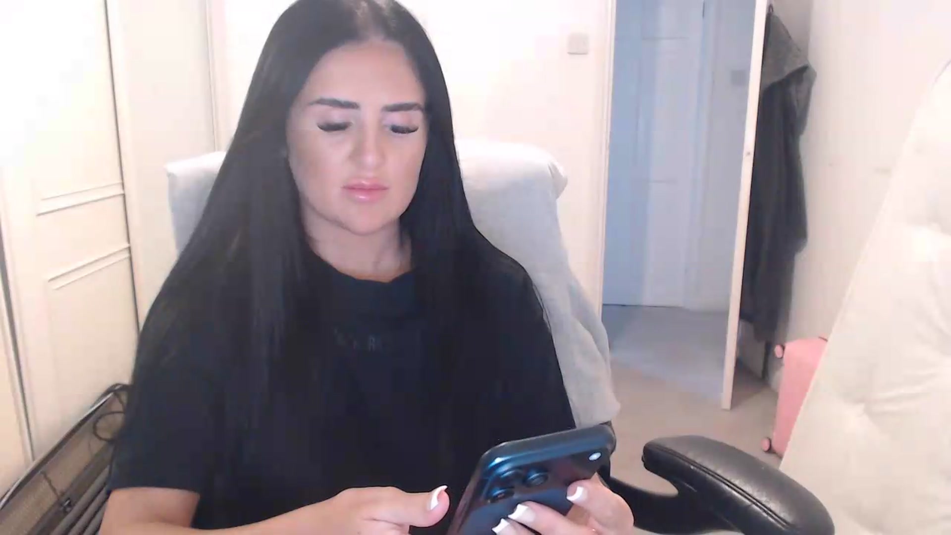 Gallery image thumbnail from Crystal_MFC's myfreecams stream on, 07/16/2026, 19:57 image 14 of 20