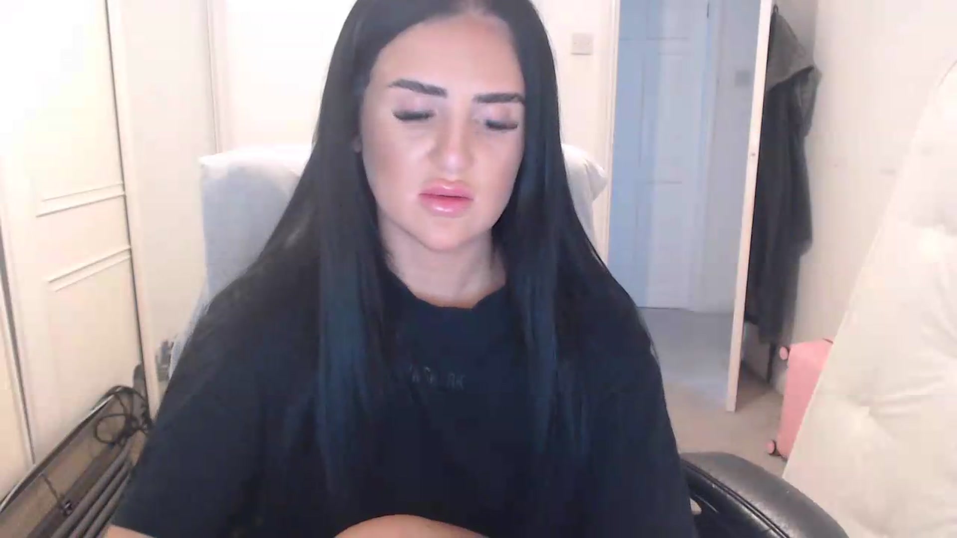 Gallery image thumbnail from Crystal_MFC's myfreecams stream on, 07/16/2026, 19:57 image 13 of 20