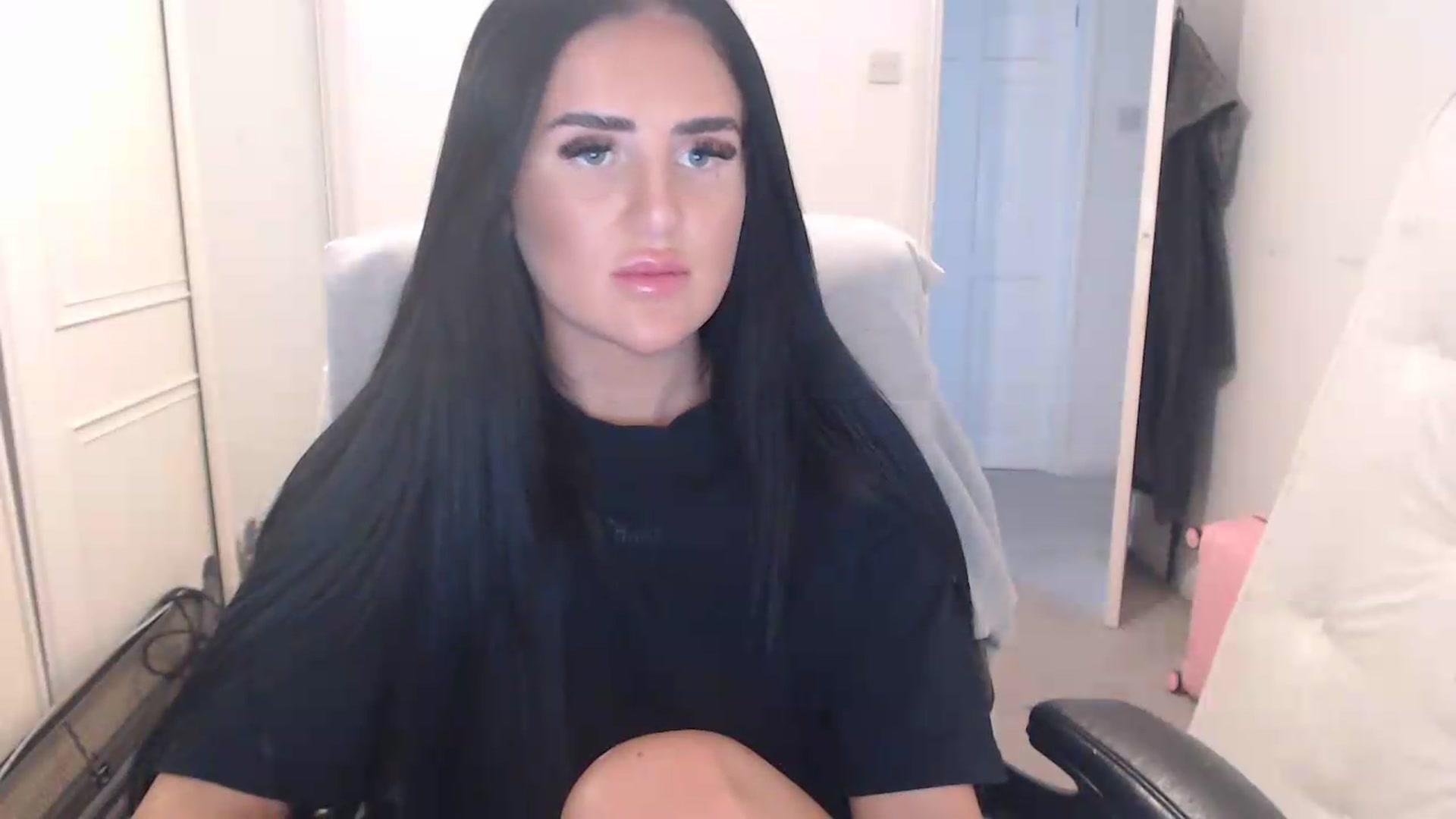 Gallery image thumbnail from Crystal_MFC's myfreecams stream on, 07/16/2026, 19:57 image 9 of 20