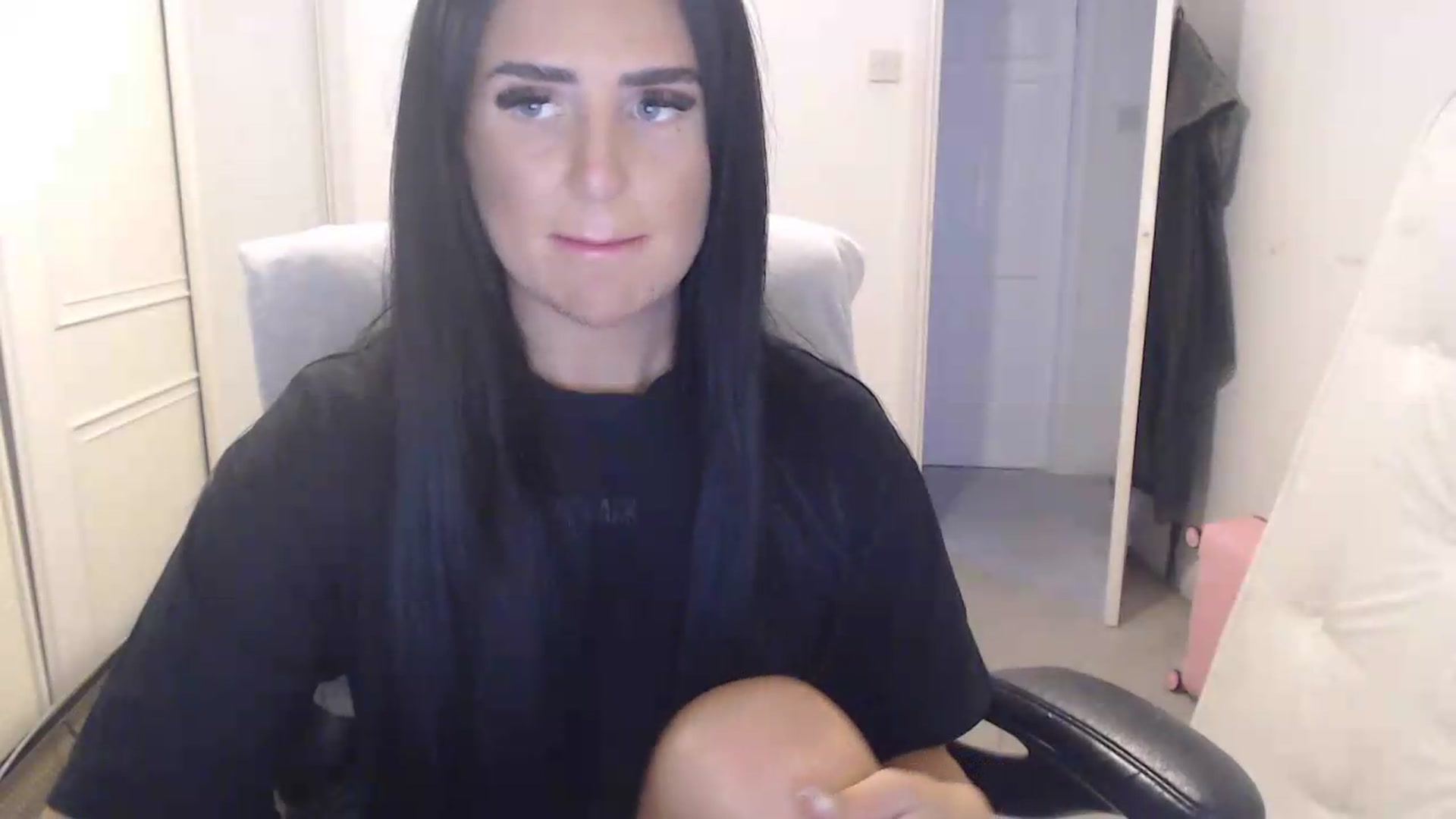 Gallery image thumbnail from Crystal_MFC's myfreecams stream on, 07/16/2026, 19:57 image 20 of 20
