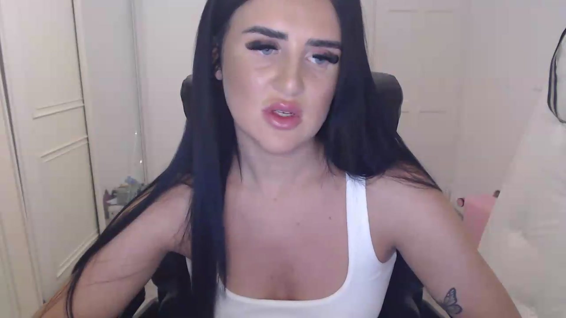 Gallery image thumbnail from Crystal_MFC's myfreecams stream on, 07/18/2026, 20:53 image 5 of 20