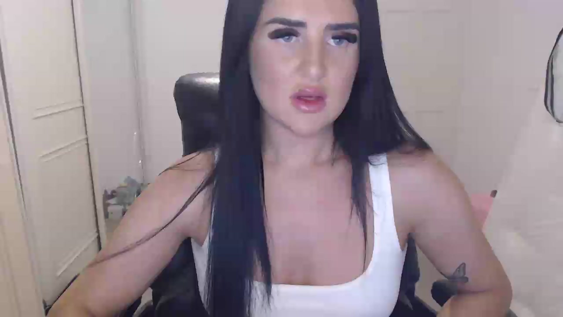 Gallery image thumbnail from Crystal_MFC's myfreecams stream on, 07/18/2026, 20:53 image 1 of 20