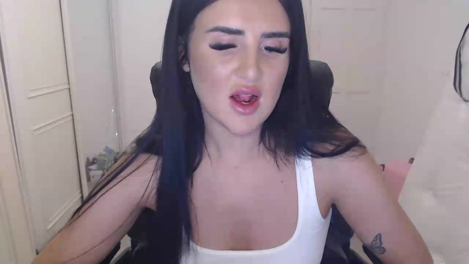 Gallery image thumbnail from Crystal_MFC's myfreecams stream on, 07/18/2026, 20:53 image 7 of 20
