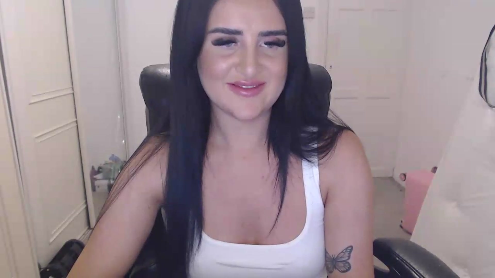 Gallery image thumbnail from Crystal_MFC's myfreecams stream on, 07/18/2026, 20:53 image 2 of 20