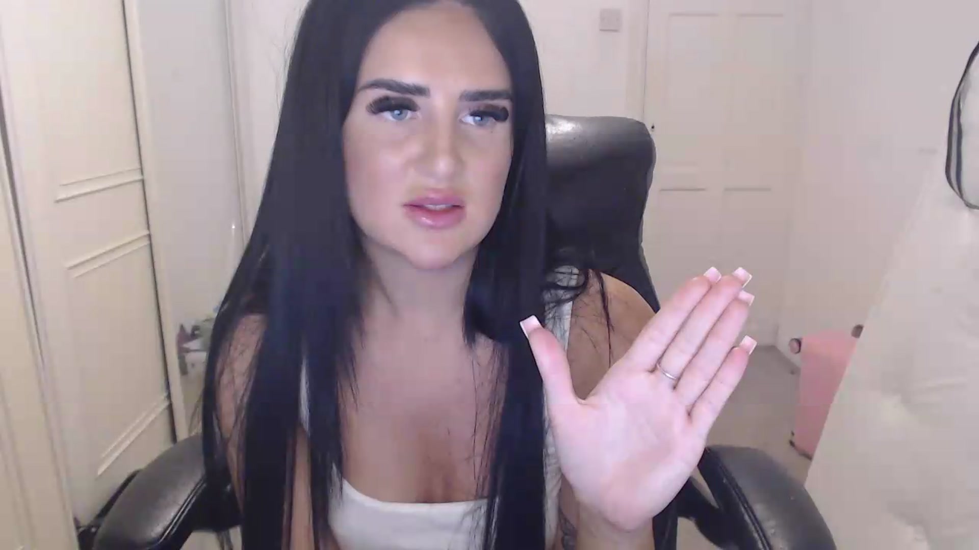 Gallery image thumbnail from Crystal_MFC's myfreecams stream on, 07/18/2026, 22:03 image 19 of 20