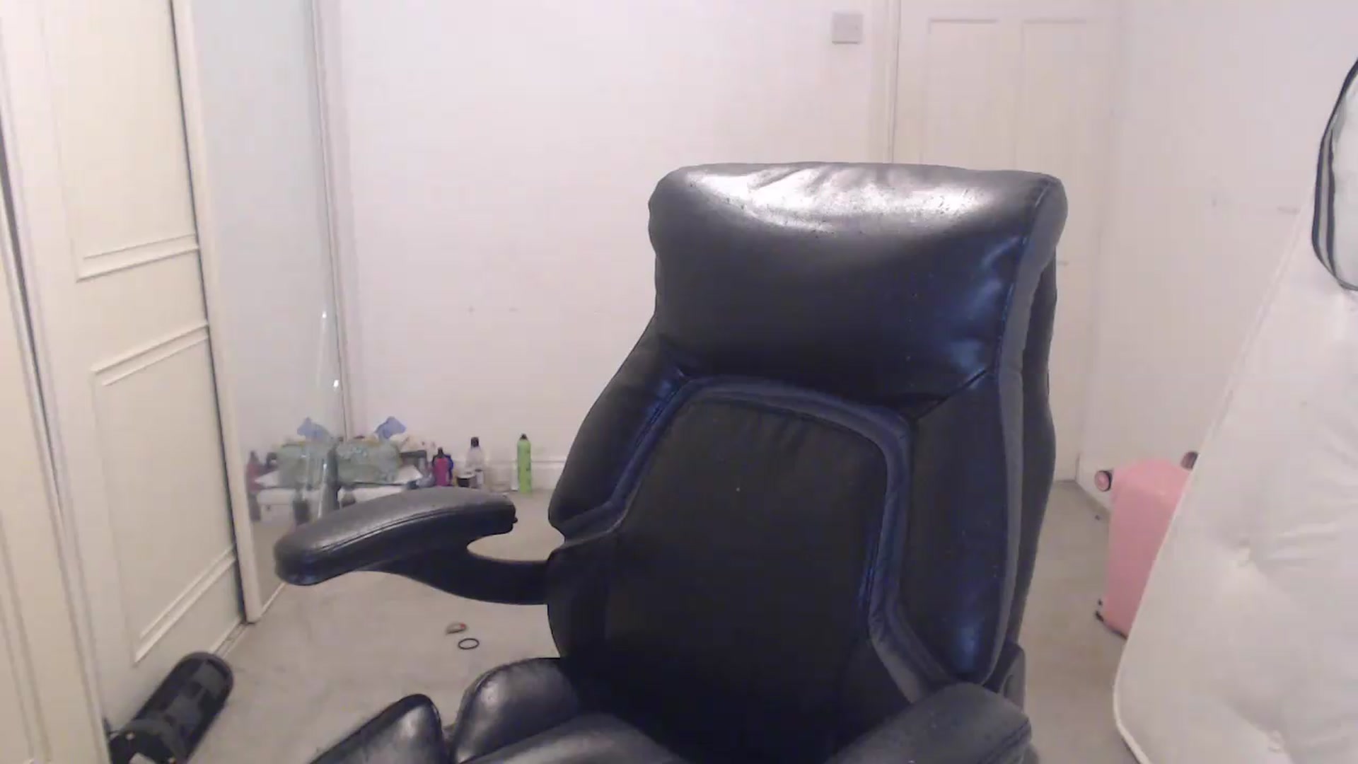 Gallery image thumbnail from Crystal_MFC's myfreecams stream on, 07/18/2026, 22:03 image 15 of 20