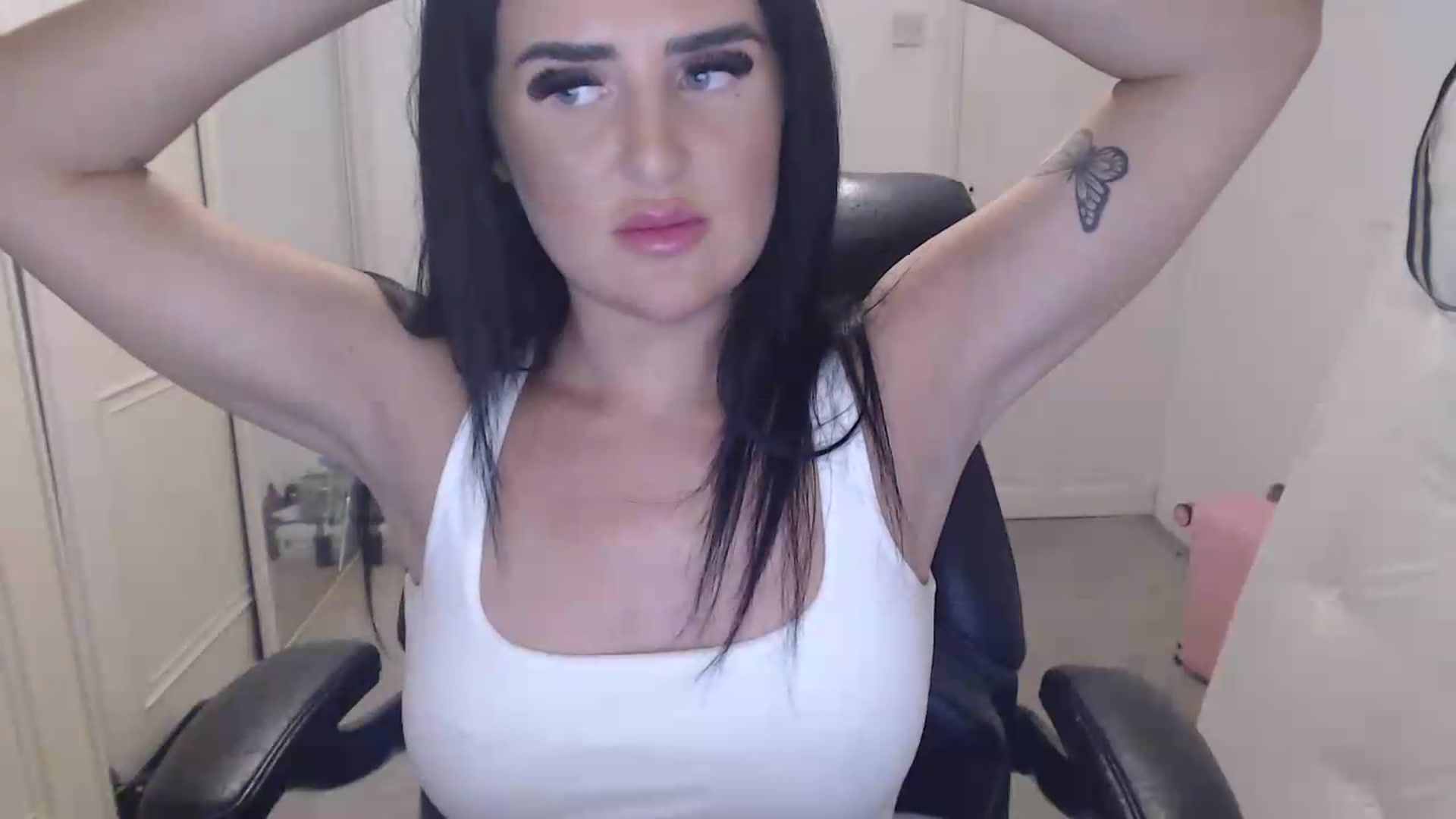 Gallery image thumbnail from Crystal_MFC's myfreecams stream on, 07/18/2026, 22:03 image 18 of 20