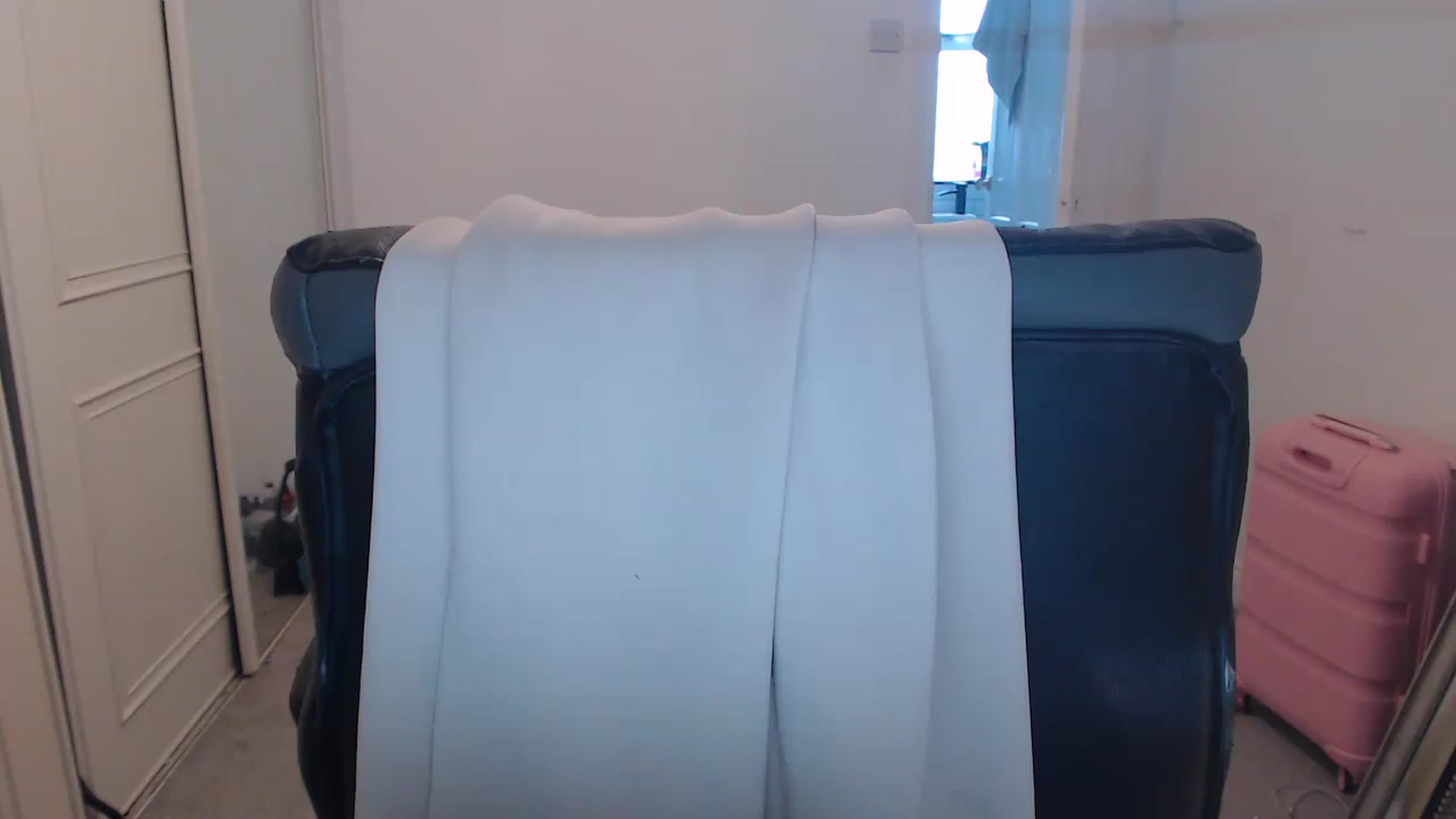 Gallery image thumbnail from Crystal_MFC's myfreecams stream on, 07/26/2026, 17:46 image 1 of 20