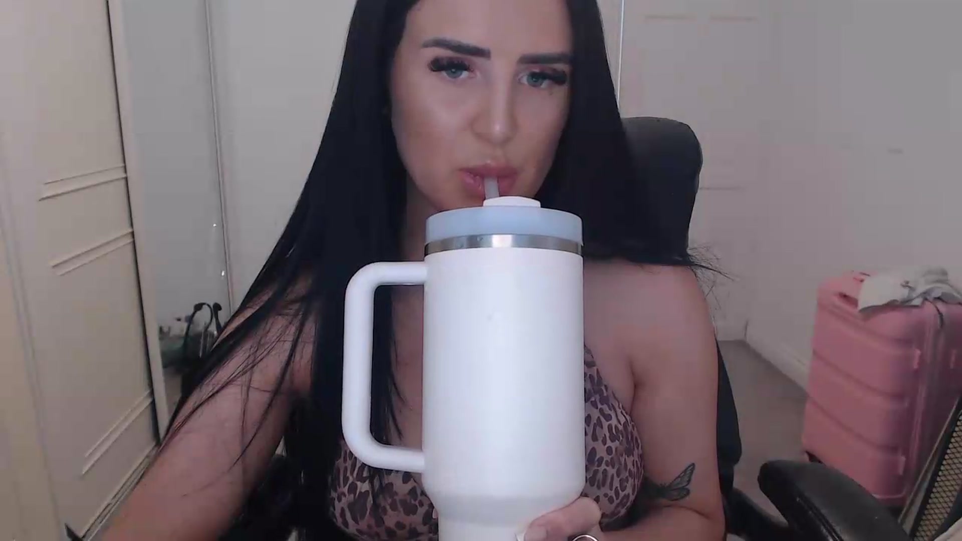 Gallery image thumbnail from Crystal_MFC's myfreecams stream on, 07/27/2026, 13:33 image 2 of 20