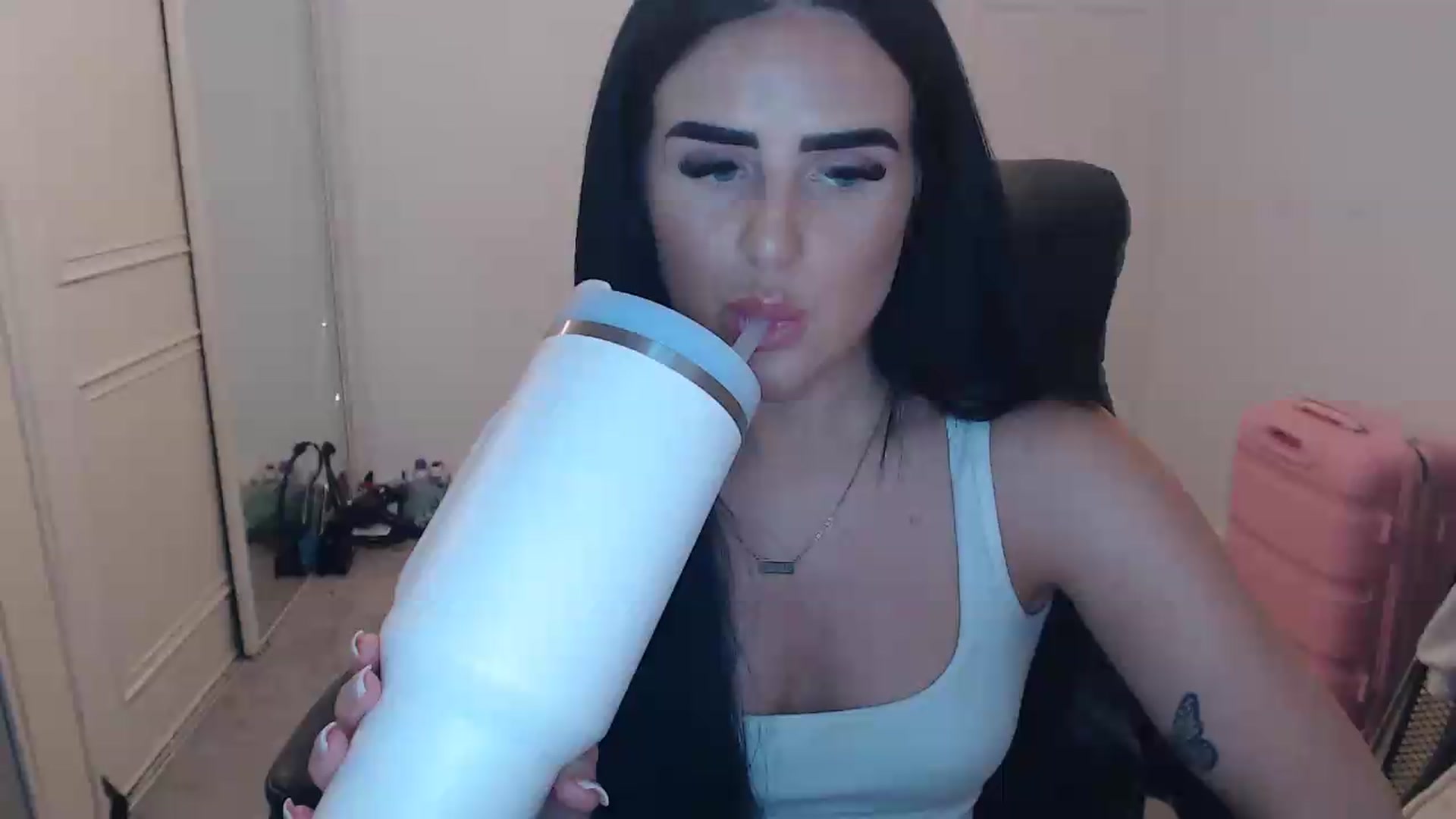 Gallery image thumbnail from Crystal_MFC's myfreecams stream on, 07/27/2026, 19:30 image 14 of 20
