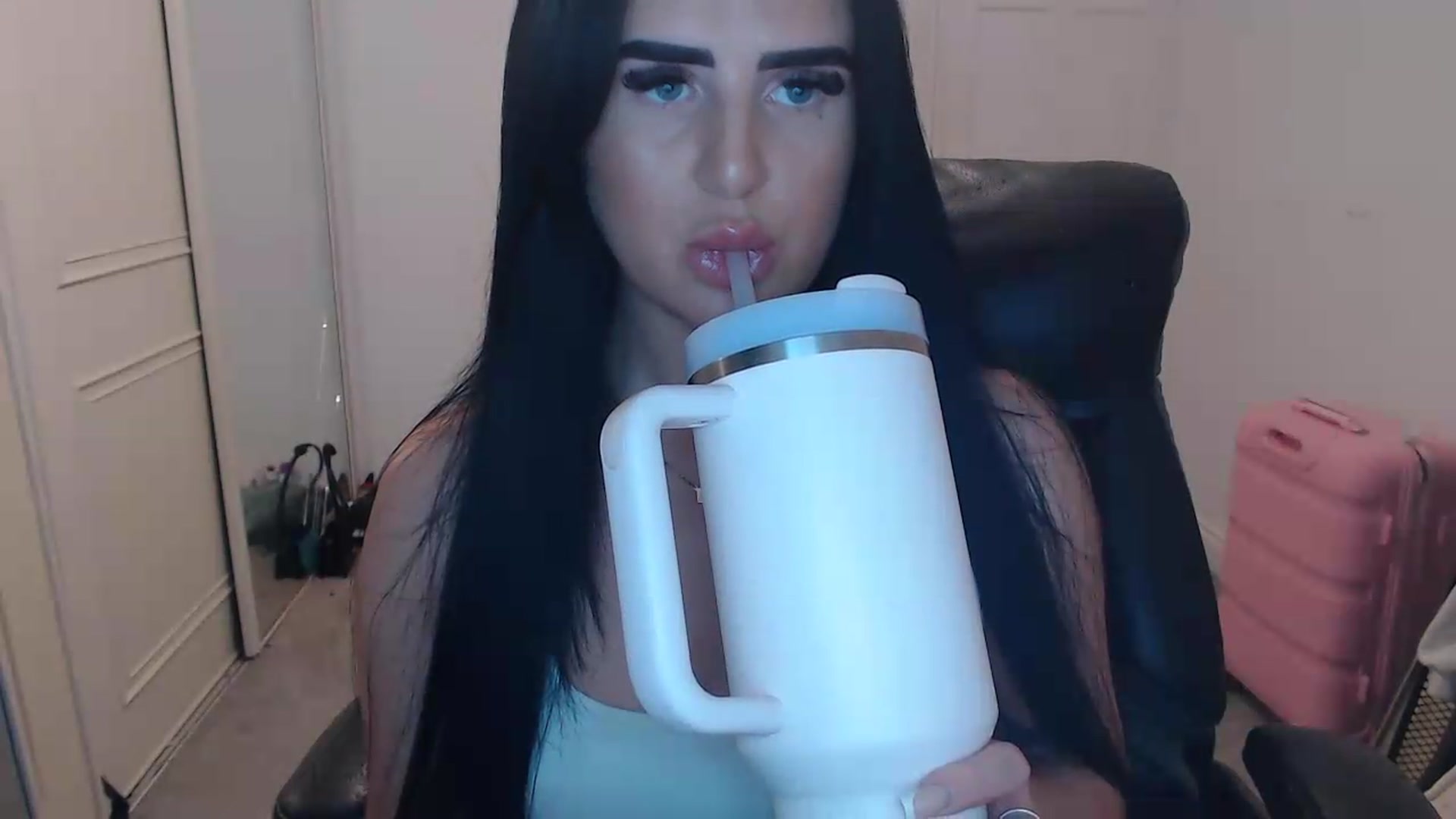 Gallery image thumbnail from Crystal_MFC's myfreecams stream on, 07/27/2026, 19:30 image 2 of 20