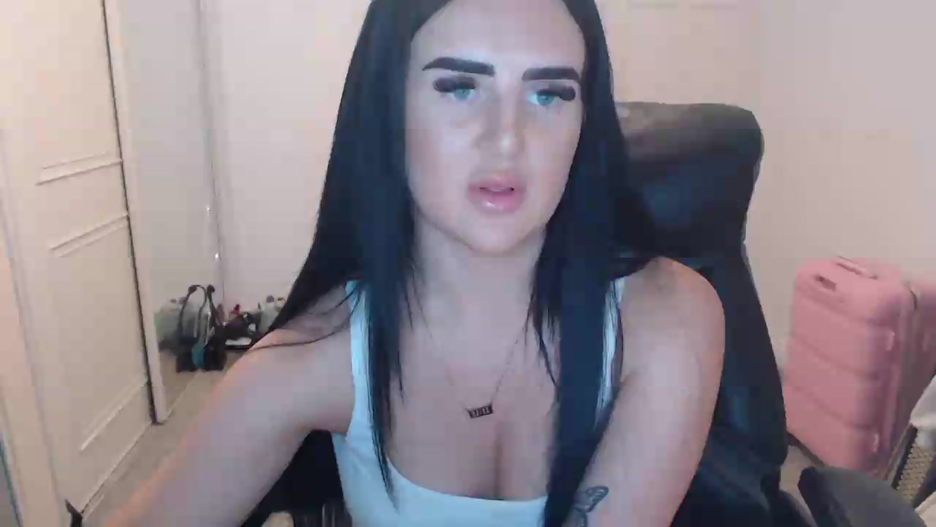 Gallery image thumbnail from Crystal_MFC's myfreecams stream on, 07/27/2026, 19:30 image 10 of 20