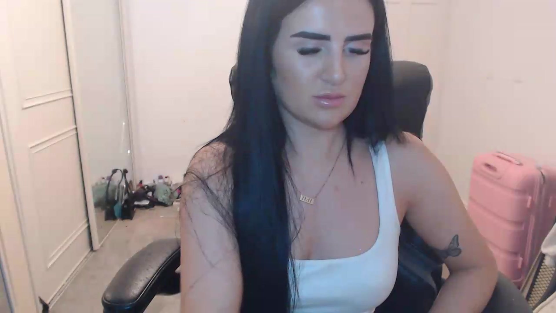 Gallery image thumbnail from Crystal_MFC's myfreecams stream on, 07/27/2026, 19:30 image 17 of 20