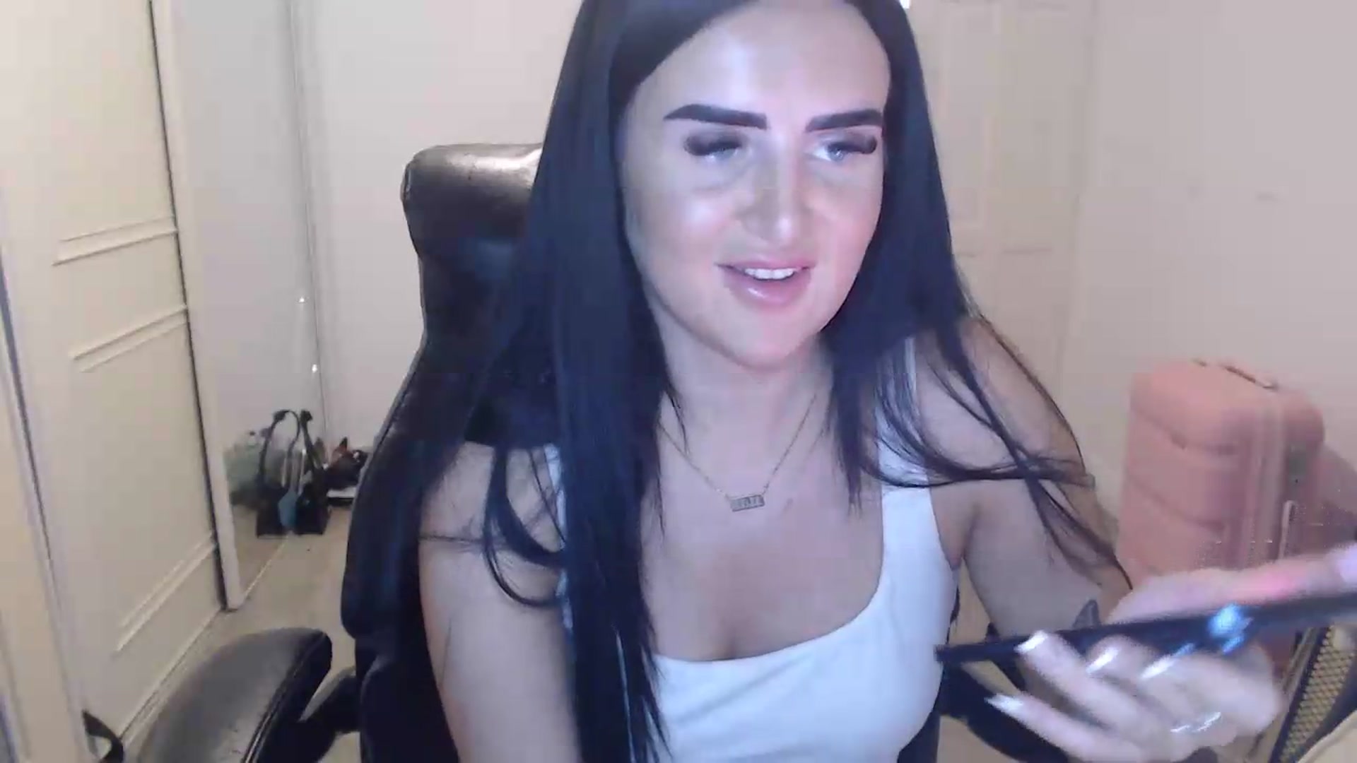 Gallery image thumbnail from Crystal_MFC's myfreecams stream on, 07/27/2026, 20:33 image 13 of 20