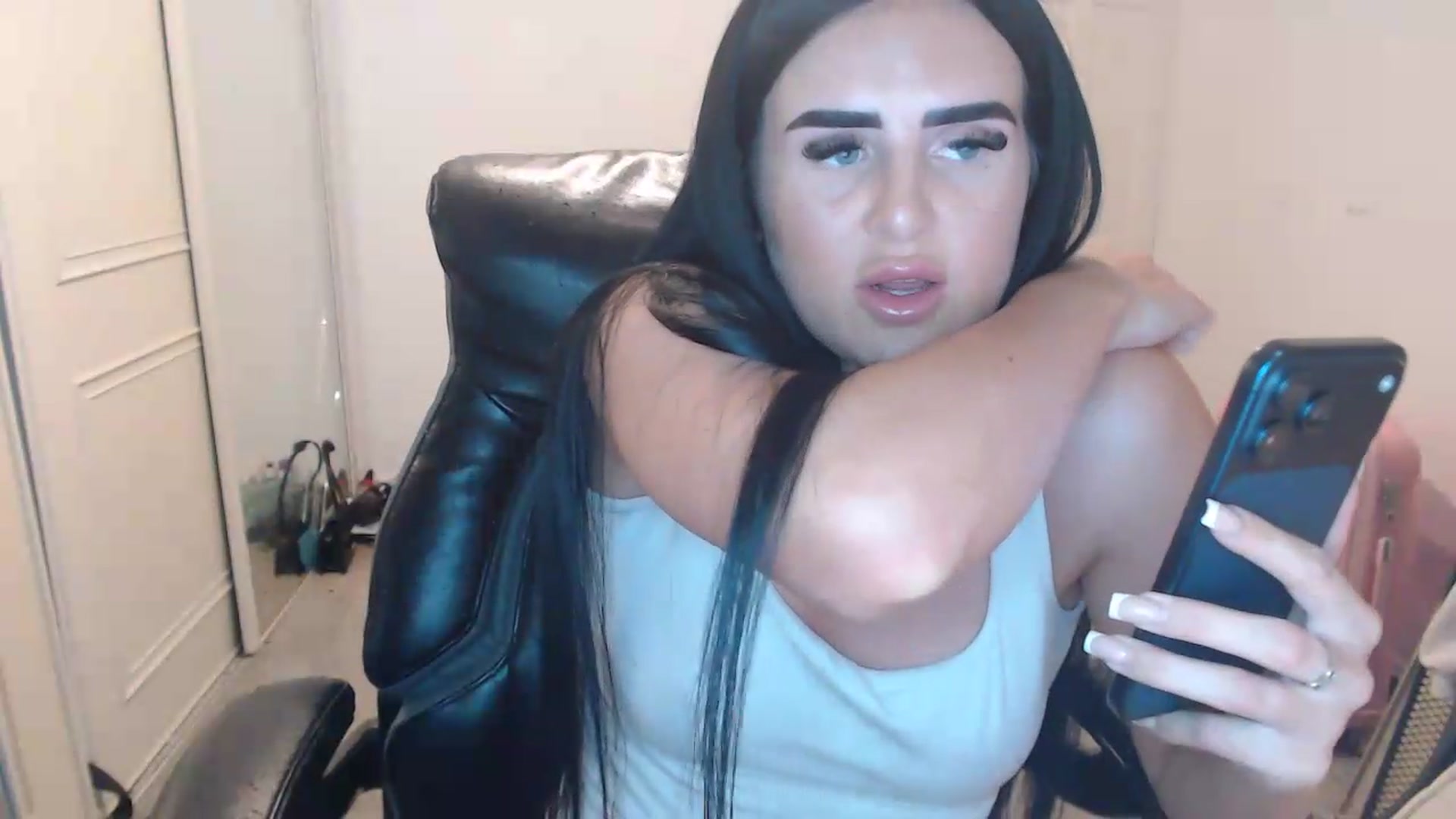 Gallery image thumbnail from Crystal_MFC's myfreecams stream on, 07/27/2026, 20:33 image 7 of 20