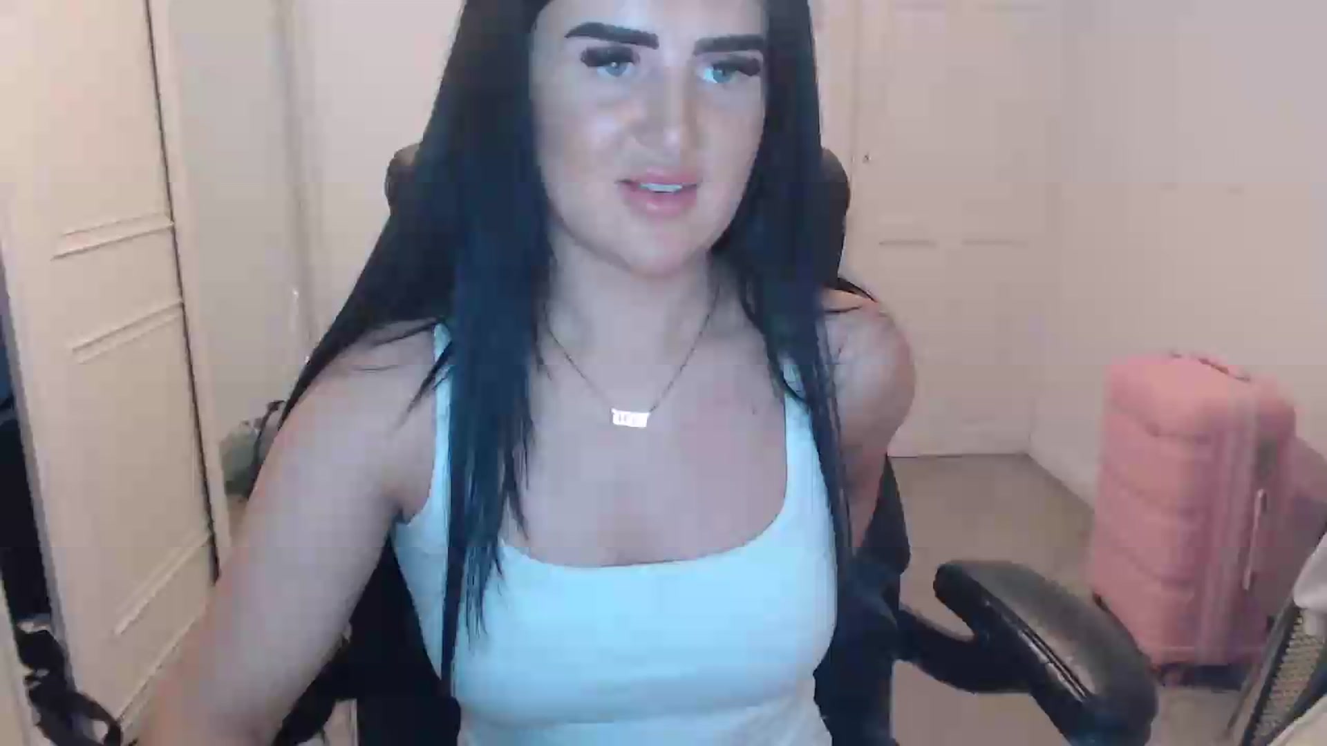 Gallery image thumbnail from Crystal_MFC's myfreecams stream on, 07/27/2026, 20:33 image 20 of 20