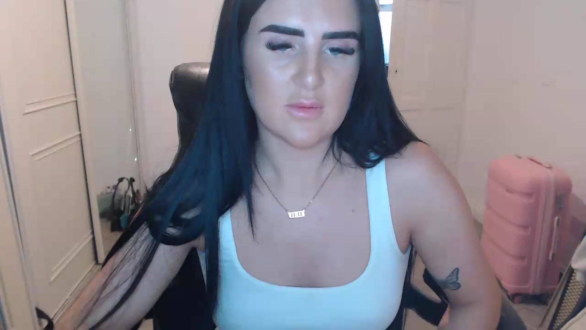 Gallery image thumbnail from Crystal_MFC's myfreecams stream on, 07/27/2026, 20:33 image 4 of 20