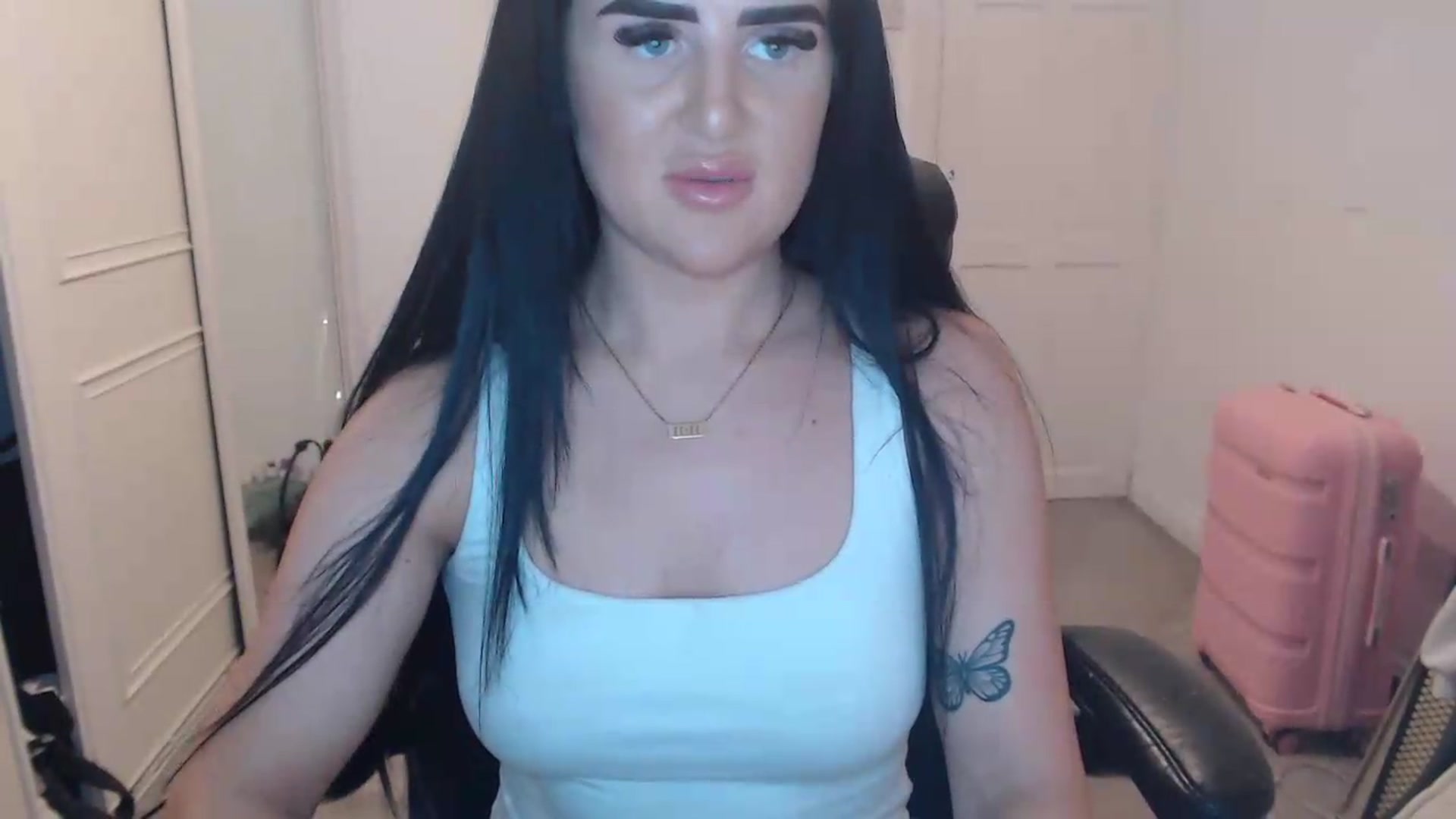 Gallery image thumbnail from Crystal_MFC's myfreecams stream on, 07/27/2026, 20:33 image 17 of 20