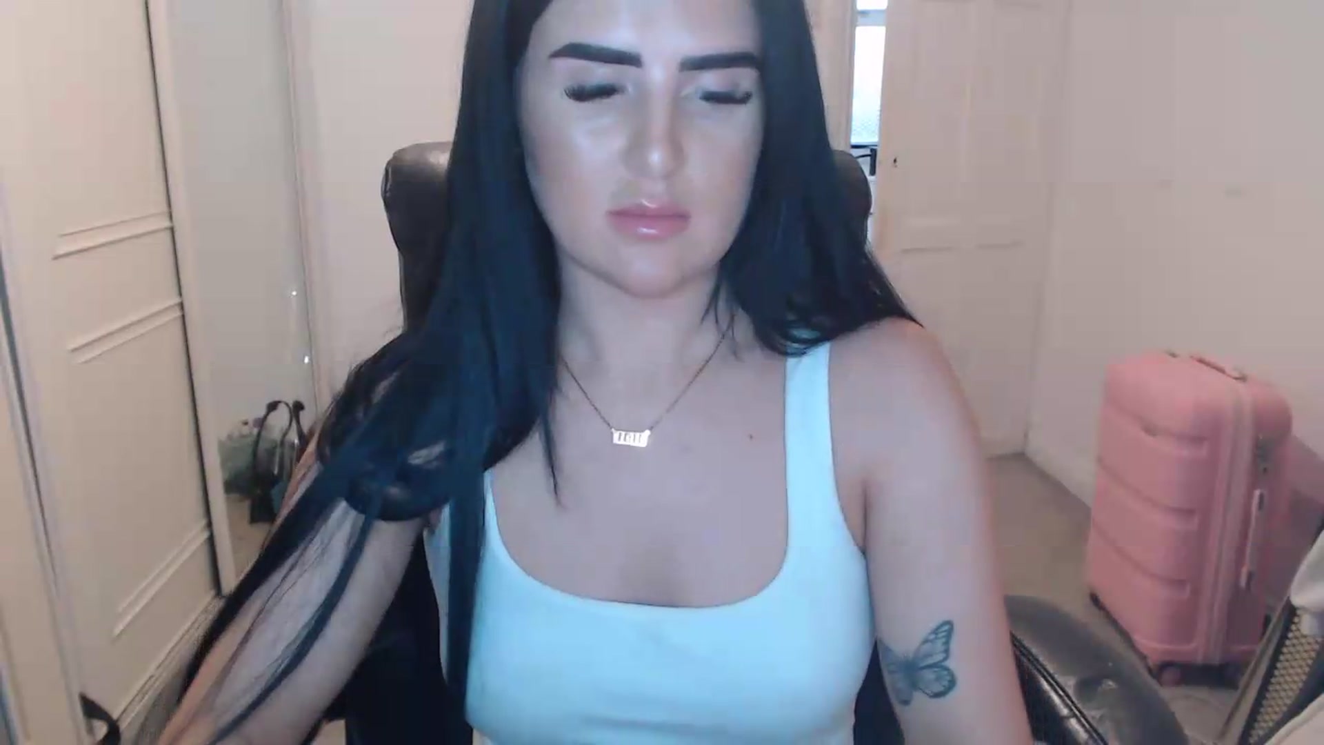 Gallery image thumbnail from Crystal_MFC's myfreecams stream on, 07/27/2026, 20:33 image 5 of 20