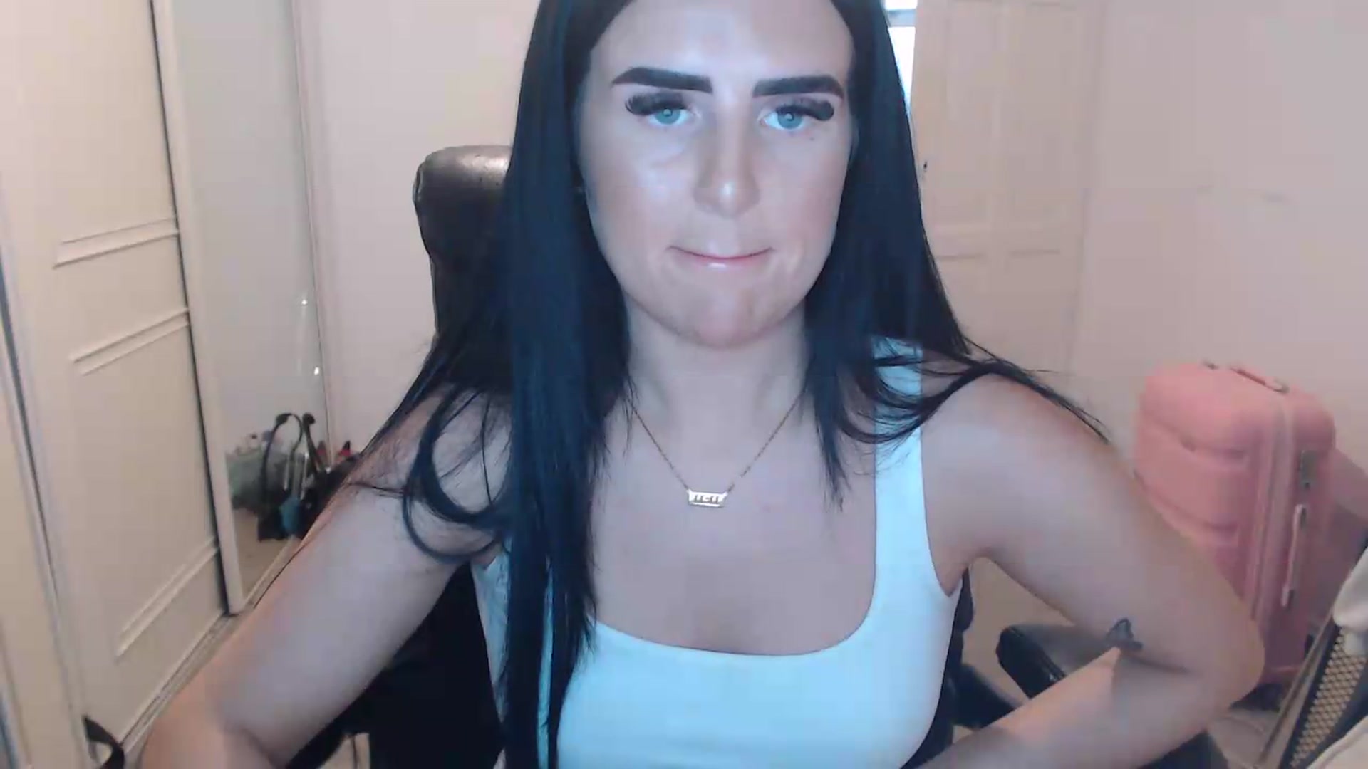 Gallery image thumbnail from Crystal_MFC's myfreecams stream on, 07/27/2026, 20:33 image 10 of 20
