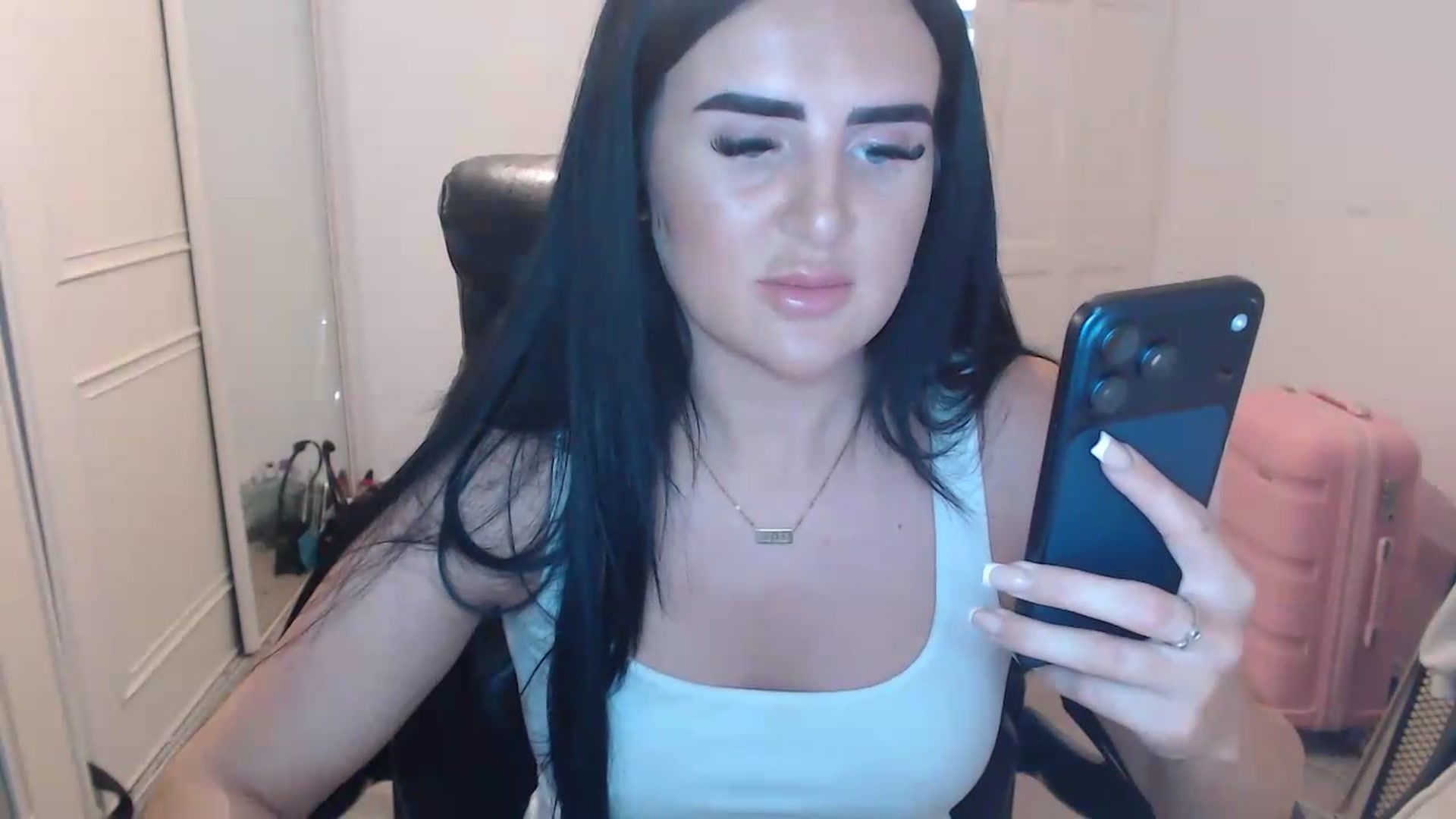 Gallery image thumbnail from Crystal_MFC's myfreecams stream on, 07/27/2026, 20:33 image 8 of 20