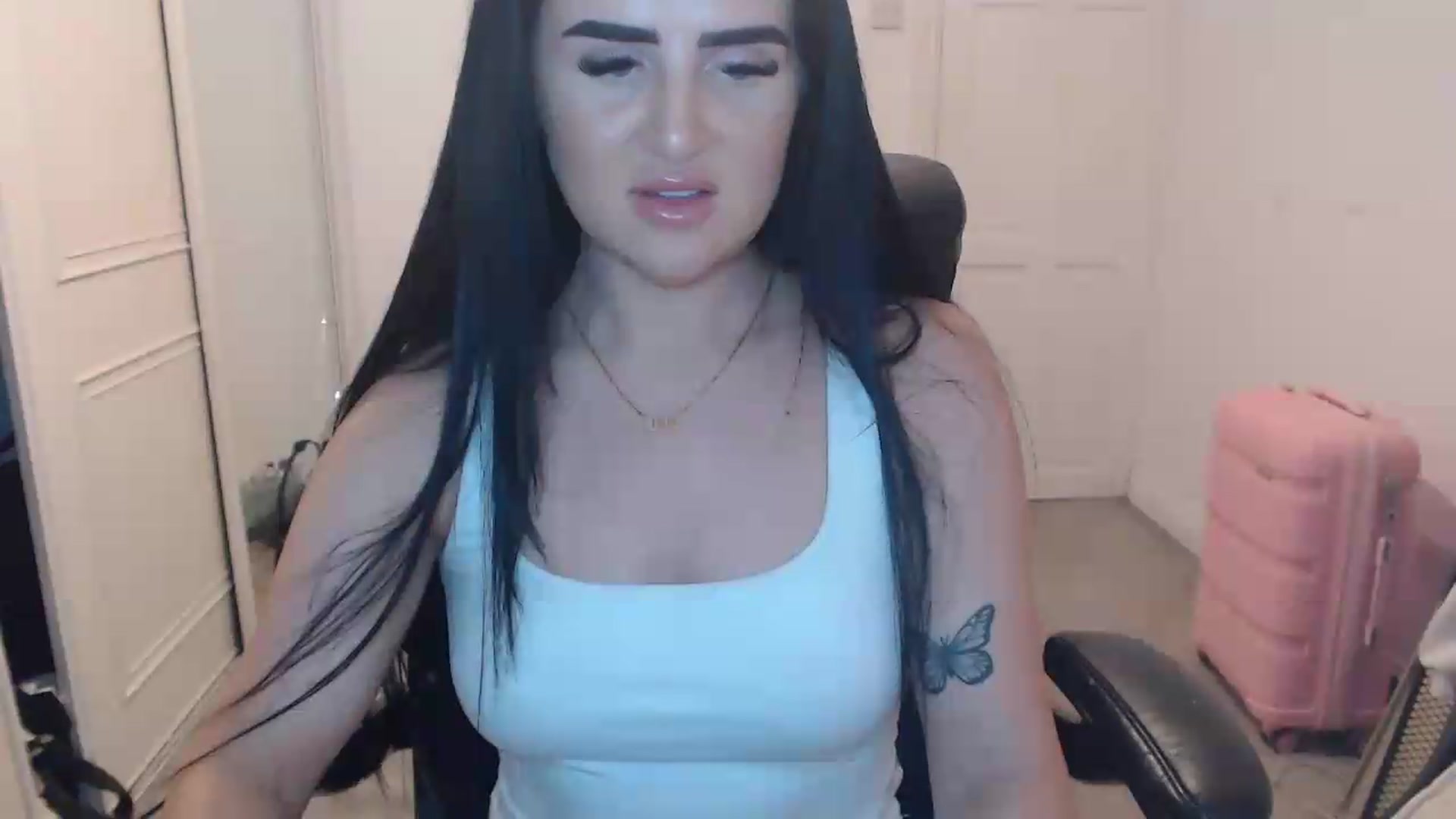 Gallery image thumbnail from Crystal_MFC's myfreecams stream on, 07/27/2026, 20:33 image 18 of 20