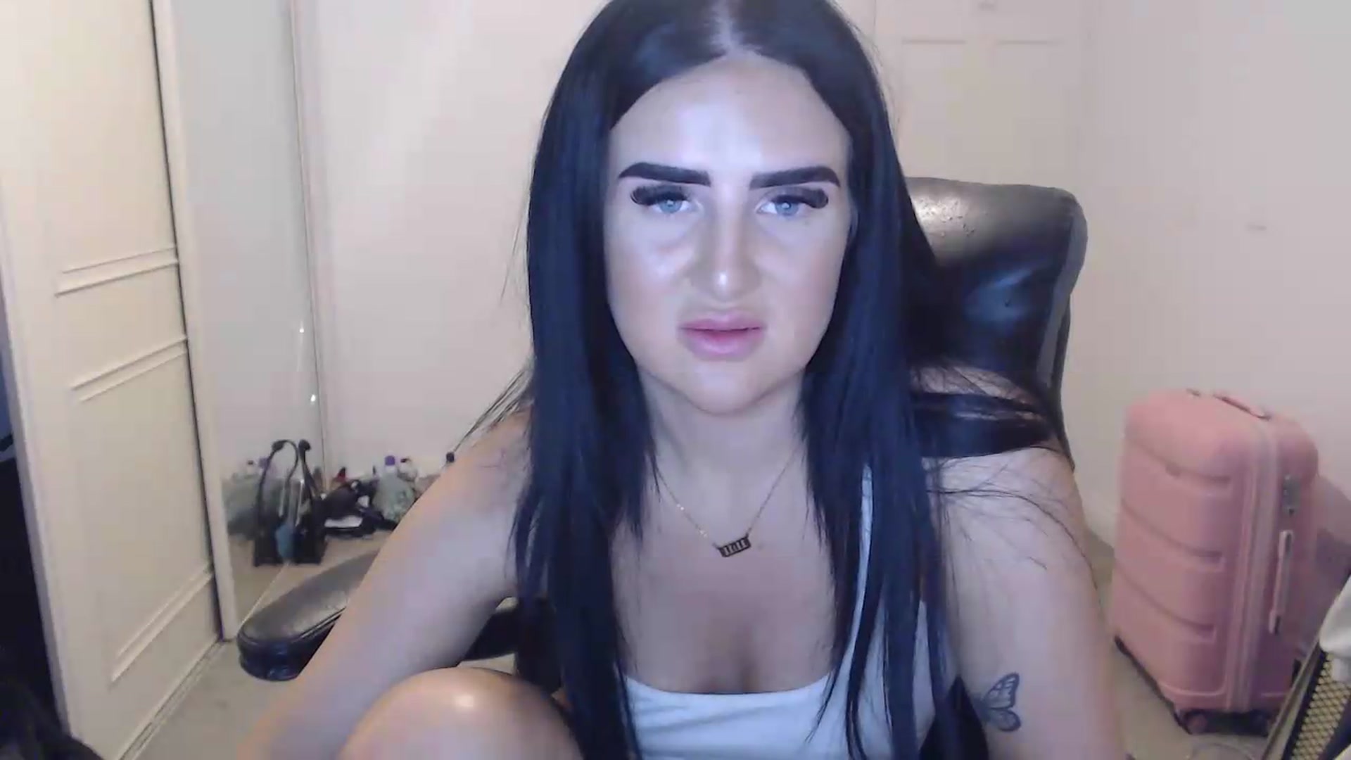 Gallery image thumbnail from Crystal_MFC's myfreecams stream on, 07/27/2026, 21:29 image 19 of 20