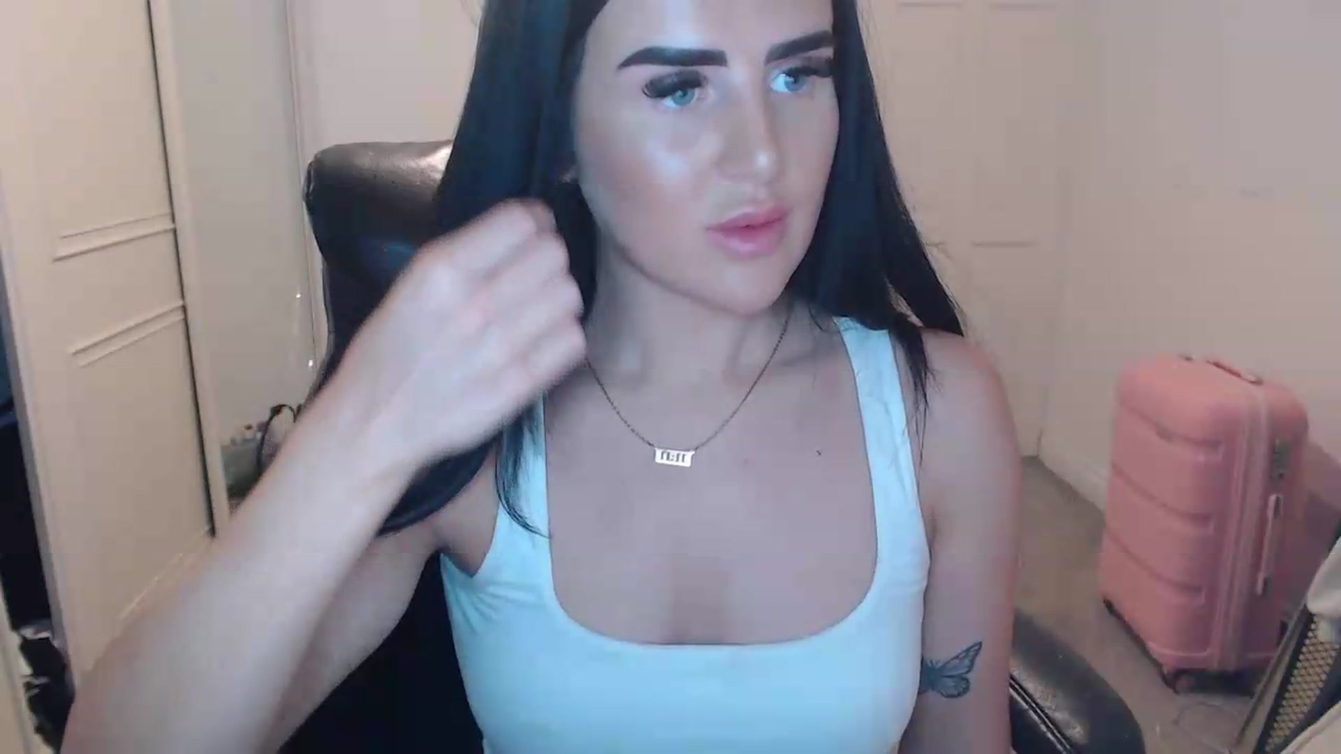 Gallery image thumbnail from Crystal_MFC's myfreecams stream on, 07/27/2026, 21:29 image 8 of 20