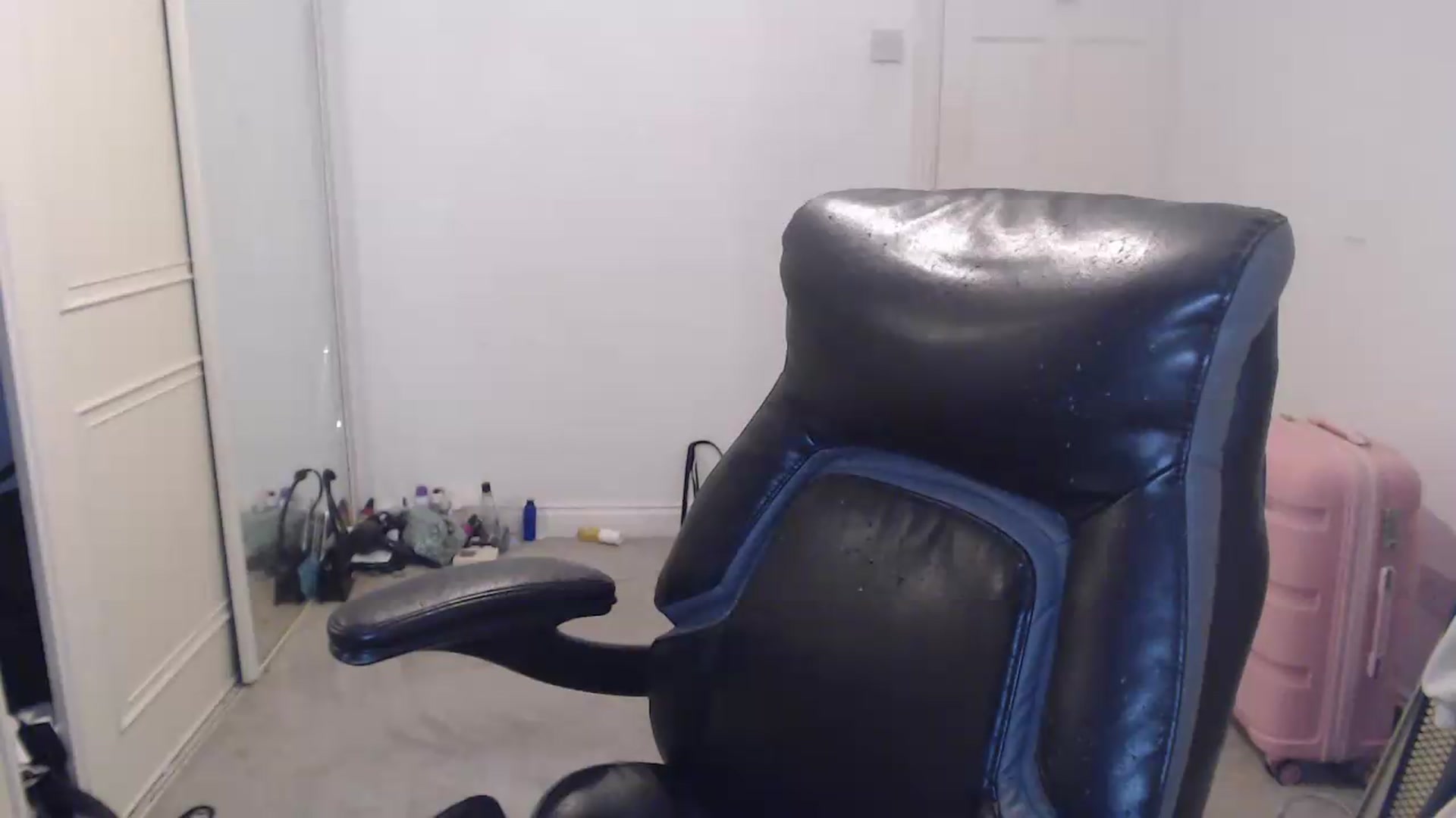 Gallery image thumbnail from Crystal_MFC's myfreecams stream on, 07/27/2026, 21:29 image 13 of 20