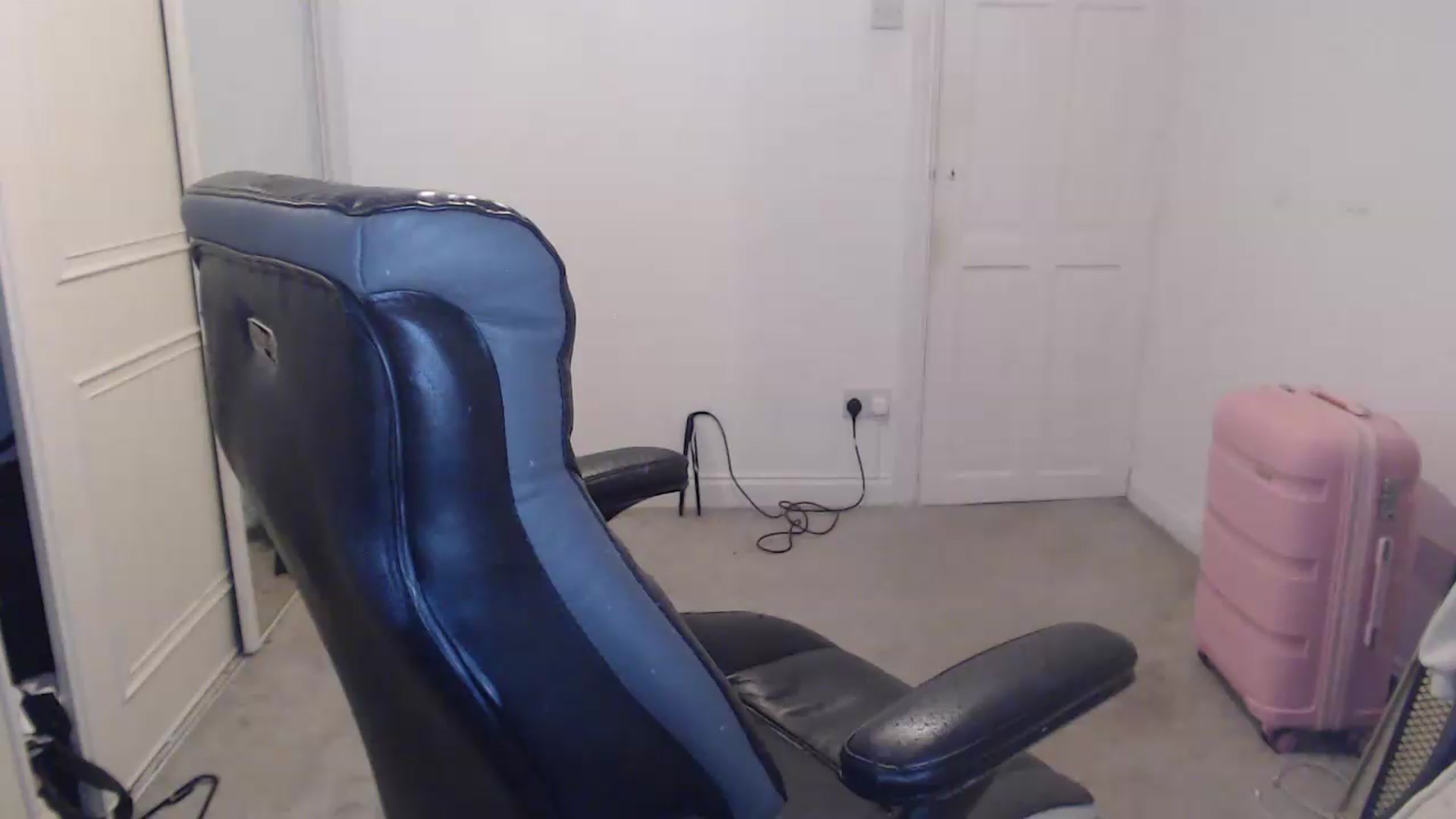 Gallery image thumbnail from Crystal_MFC's myfreecams stream on, 07/27/2026, 21:29 image 3 of 20