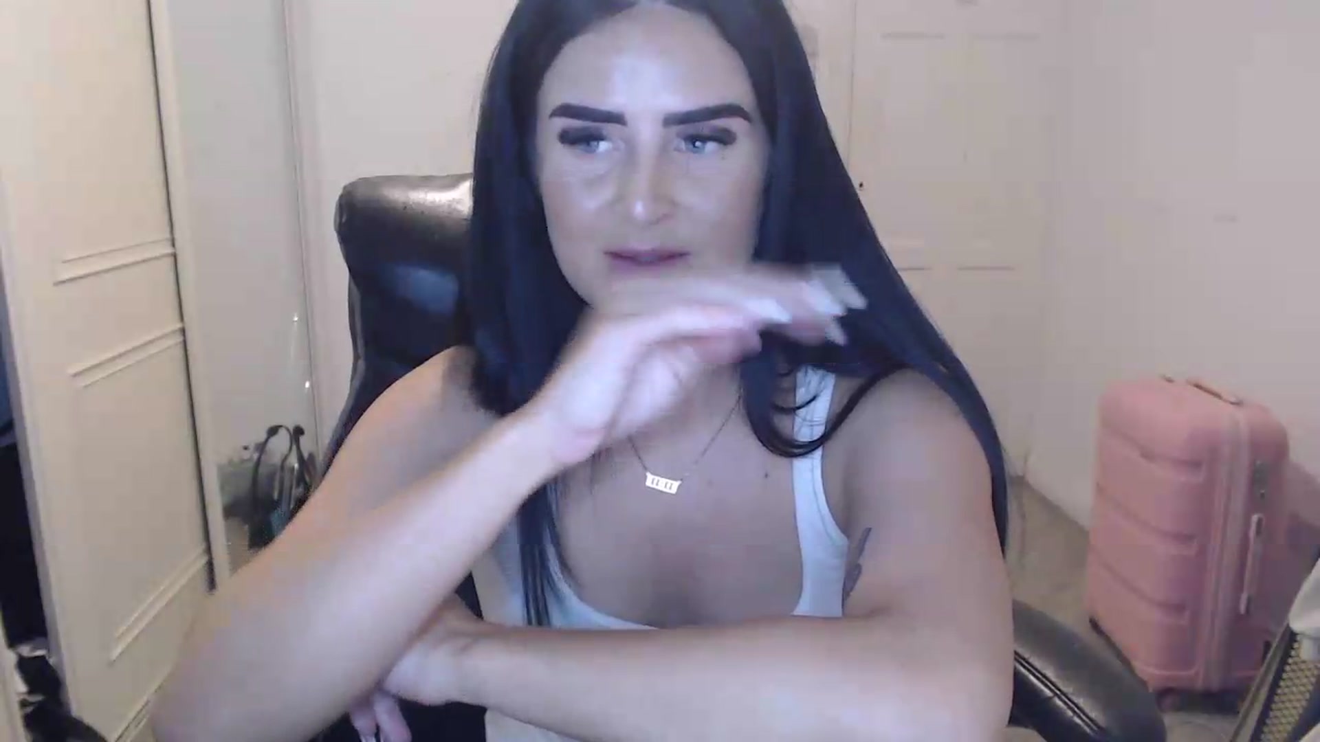 Gallery image thumbnail from Crystal_MFC's myfreecams stream on, 07/27/2026, 21:29 image 12 of 20