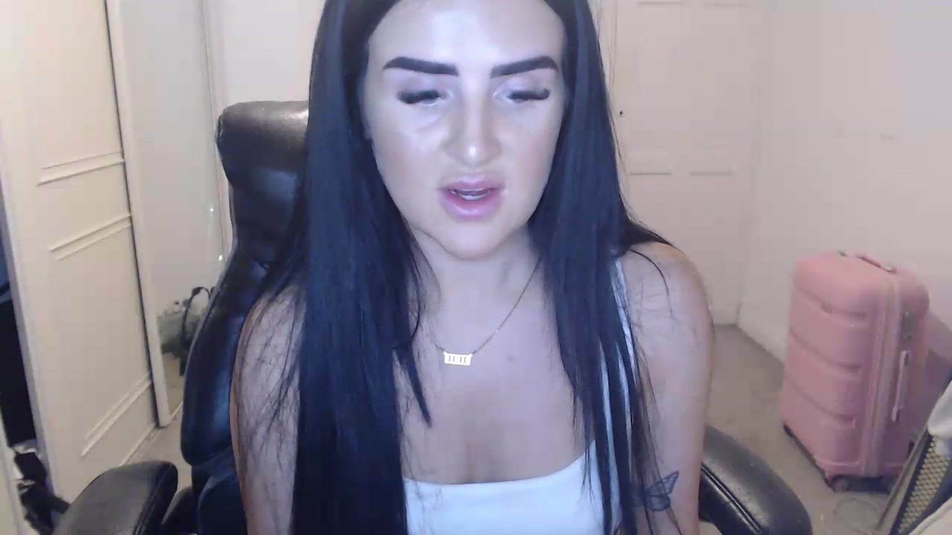 Gallery image thumbnail from Crystal_MFC's myfreecams stream on, 07/27/2026, 21:29 image 6 of 20