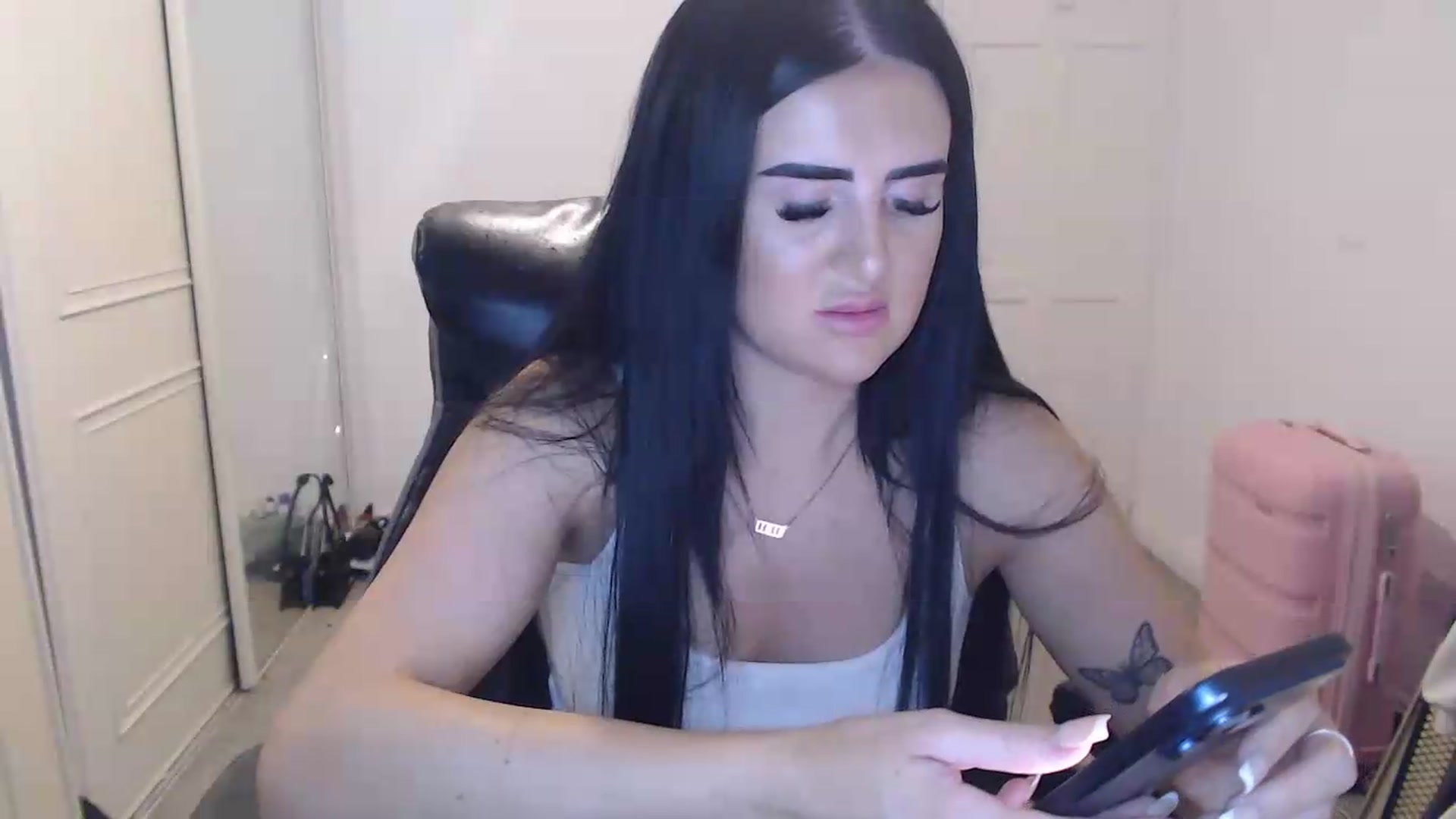 Gallery image thumbnail from Crystal_MFC's myfreecams stream on, 07/27/2026, 21:52 image 12 of 20