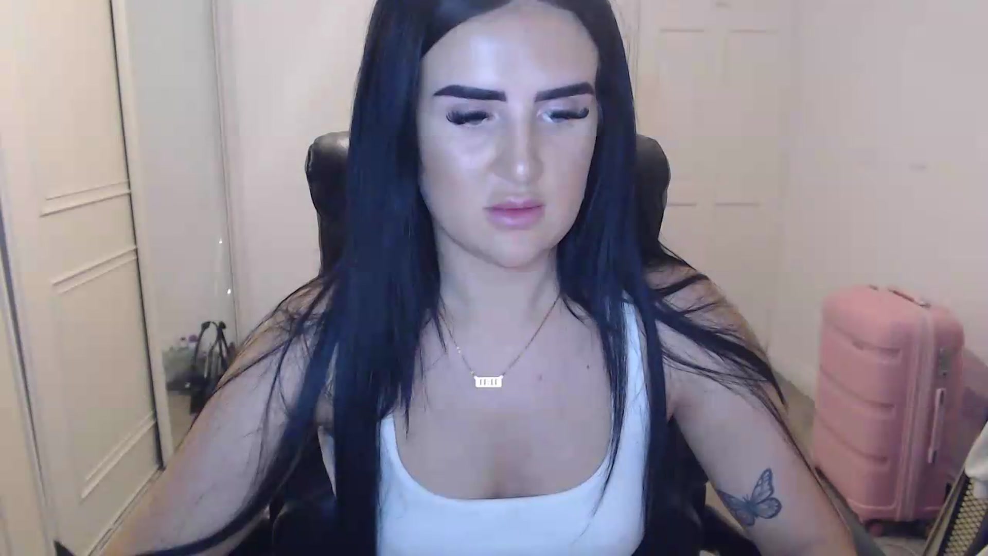 Gallery image thumbnail from Crystal_MFC's myfreecams stream on, 07/27/2026, 21:52 image 5 of 20