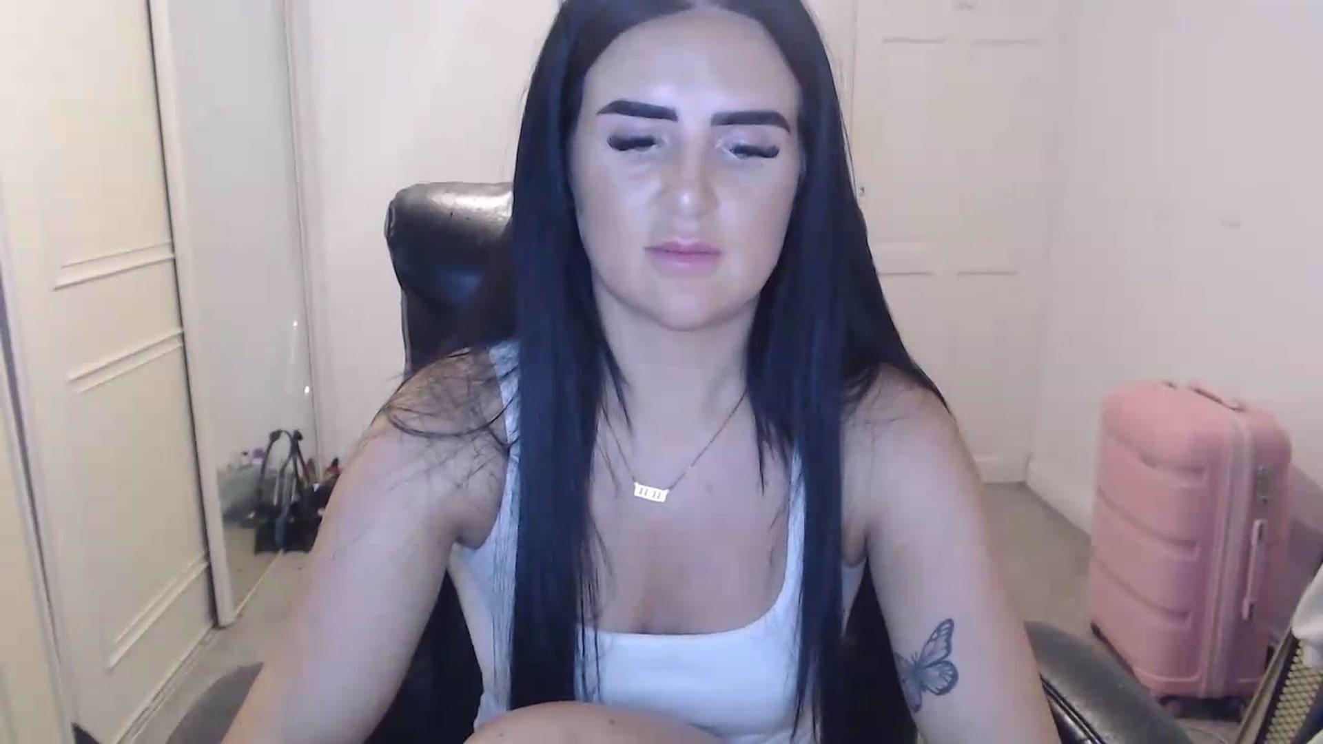 Gallery image thumbnail from Crystal_MFC's myfreecams stream on, 07/27/2026, 21:52 image 18 of 20